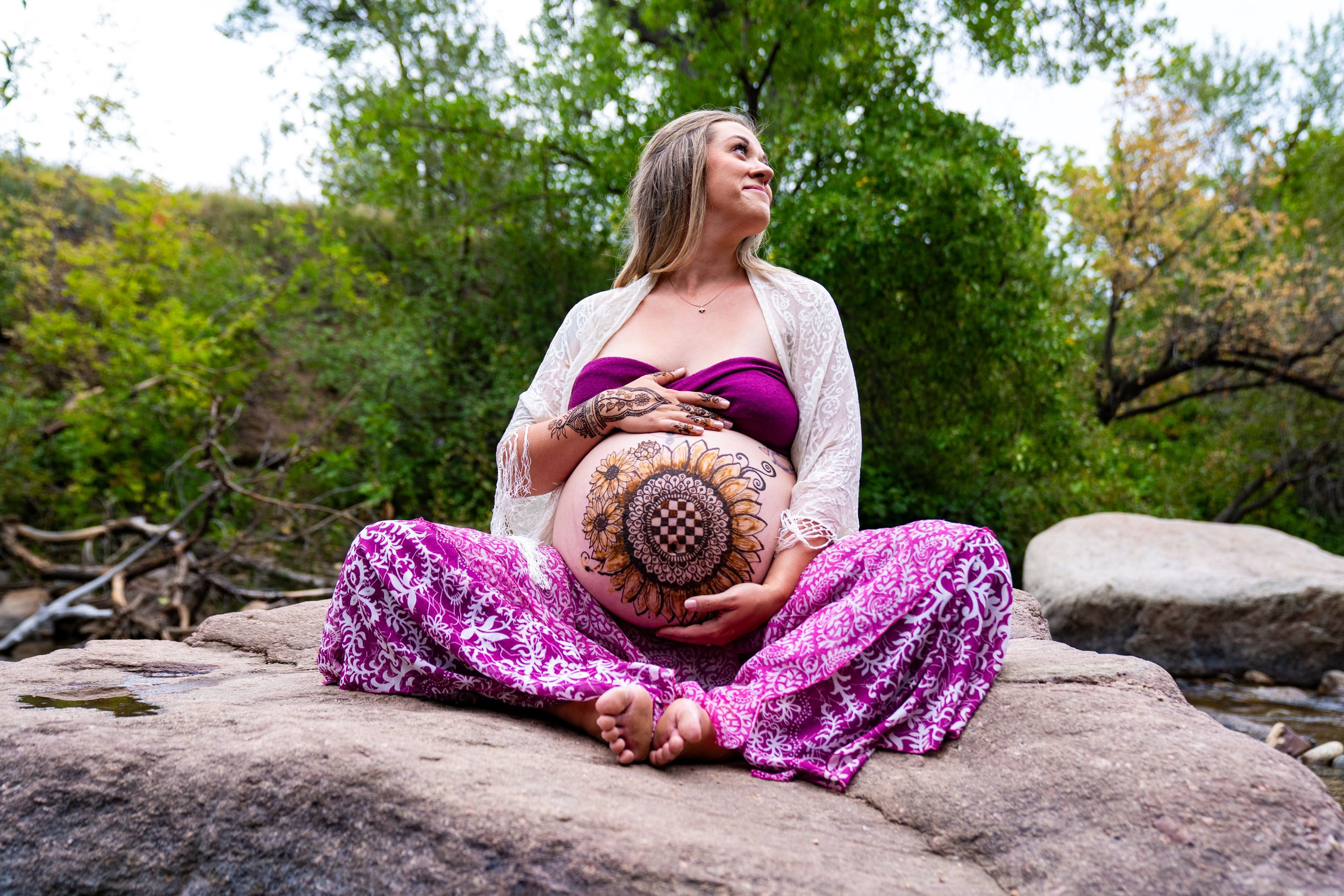 #bellyhenna #coloradohenna #pregnancyart #pregnancyphotoshoot #professionalphotography  #bouldercolorado #hennaadventures #henna #pregnancyphotography #adornment