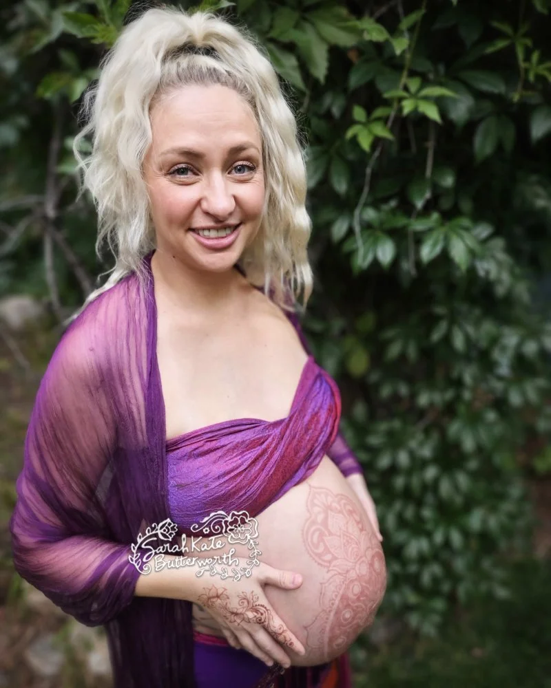 #naturalhennastain #pregnancyart #hennabelly #celebratewithhenna #hennatattoo #hennastain #boulderhenna #bellyblessing #hennabellyblessing #hennastain #mamacelebration