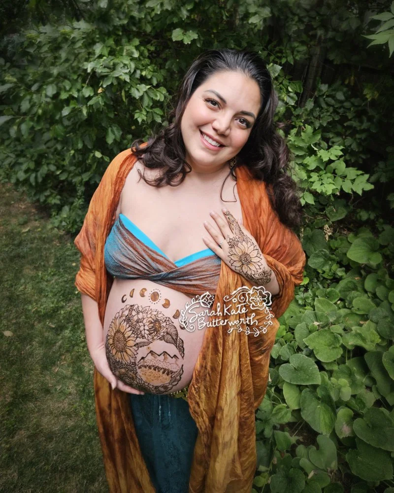 #sunflowers #ColoradoNative #coloradomamas #moon #moonphases #mountains #bellyhenna #coloradohenna #pregnancyart  #adornment #uniquehennadesign #mothertobe
