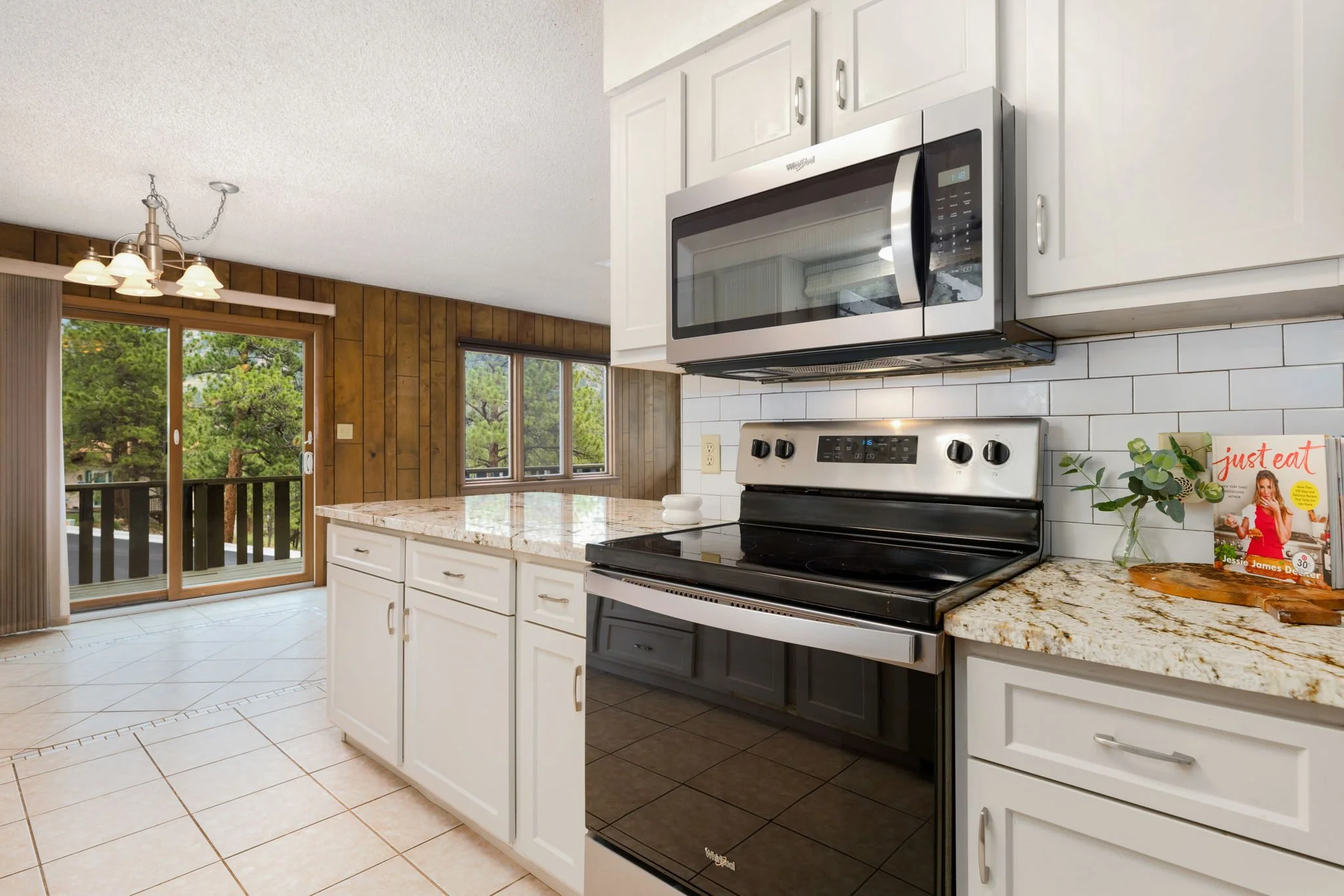 18-web-or-mls-280 Old Man Mountain Ln-9.jpg