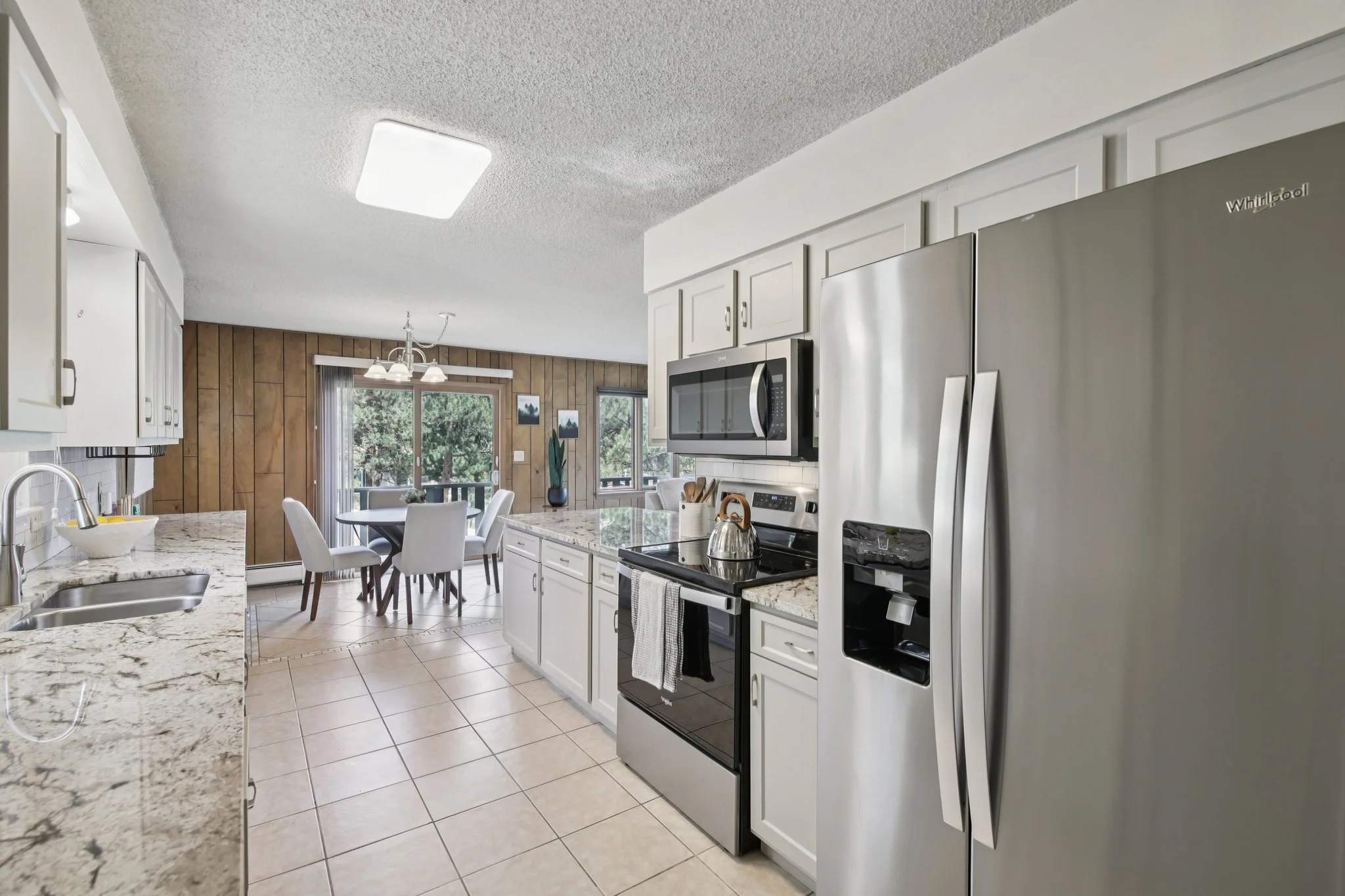 21-web-or-mls-Old Man Mountain Ln-L1209-021.jpg
