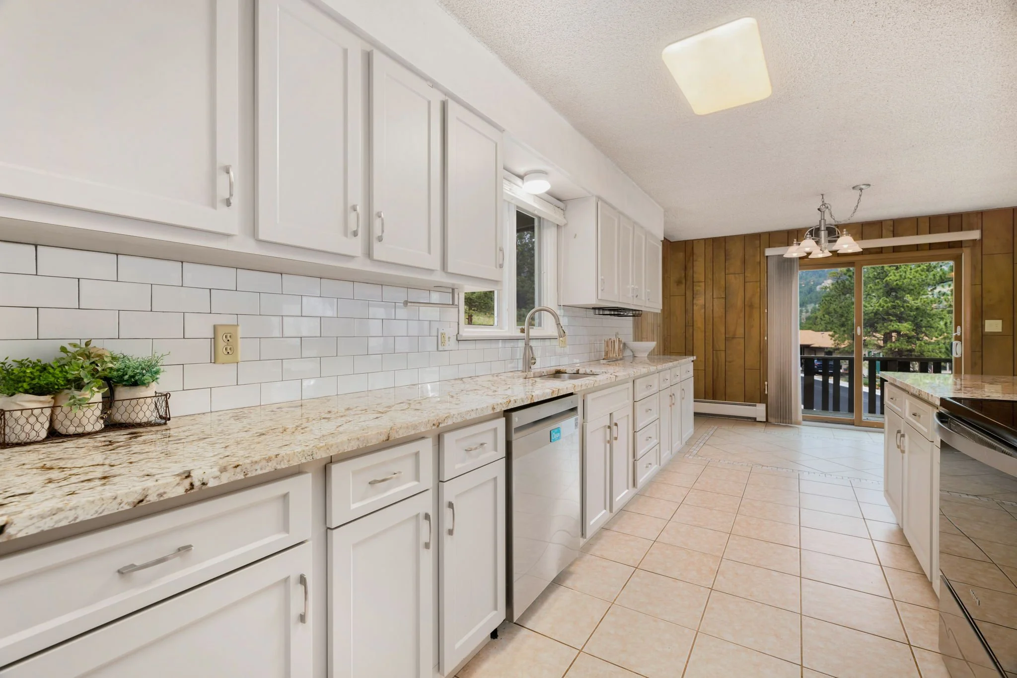 19-web-or-mls-280 Old Man Mountain Ln-10.jpg