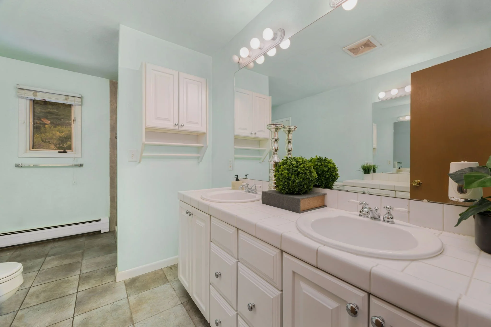20-web-or-mls-280 Old Man Mountain Ln-11.jpg