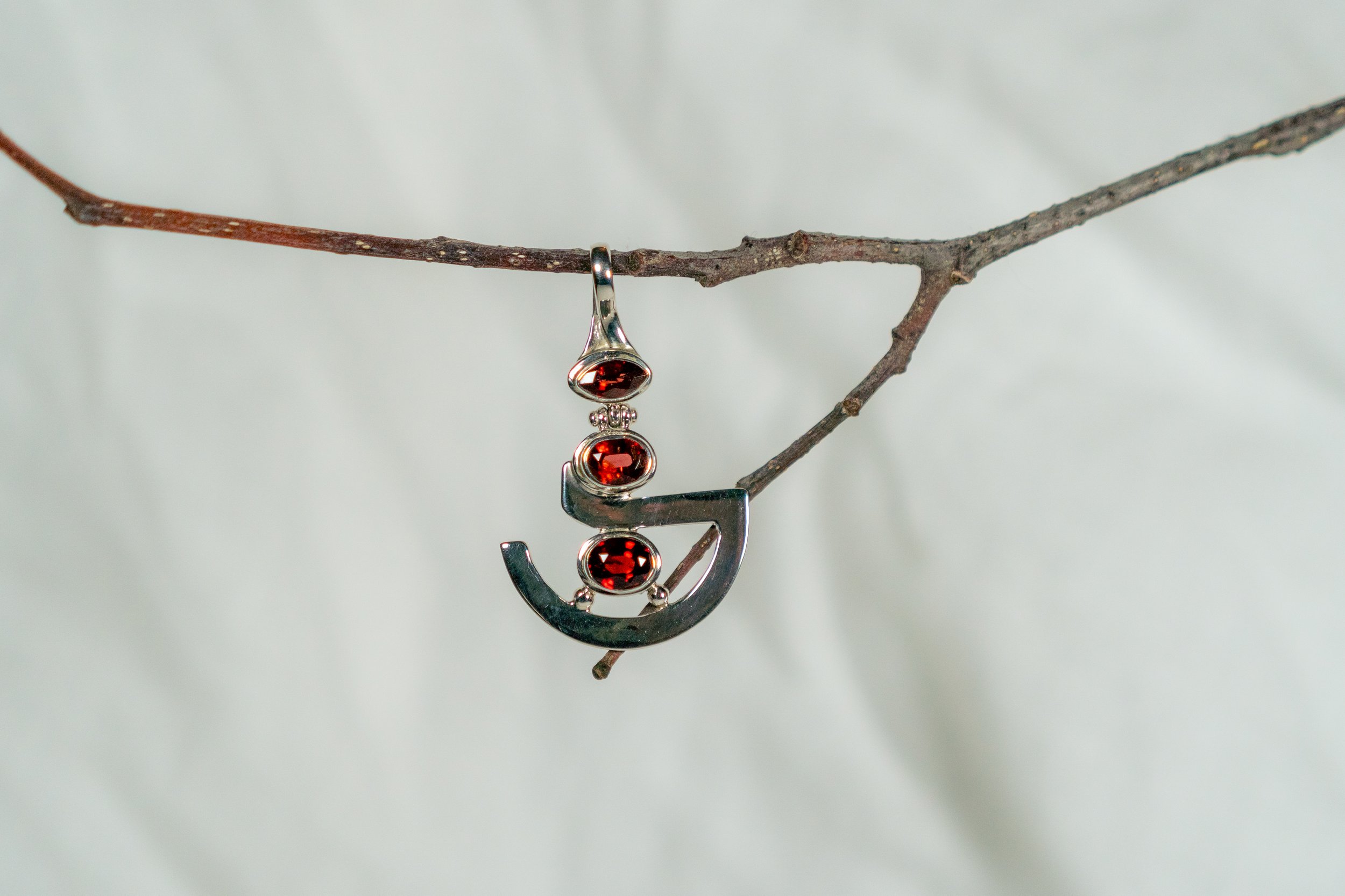 Garnet pendant.jpeg