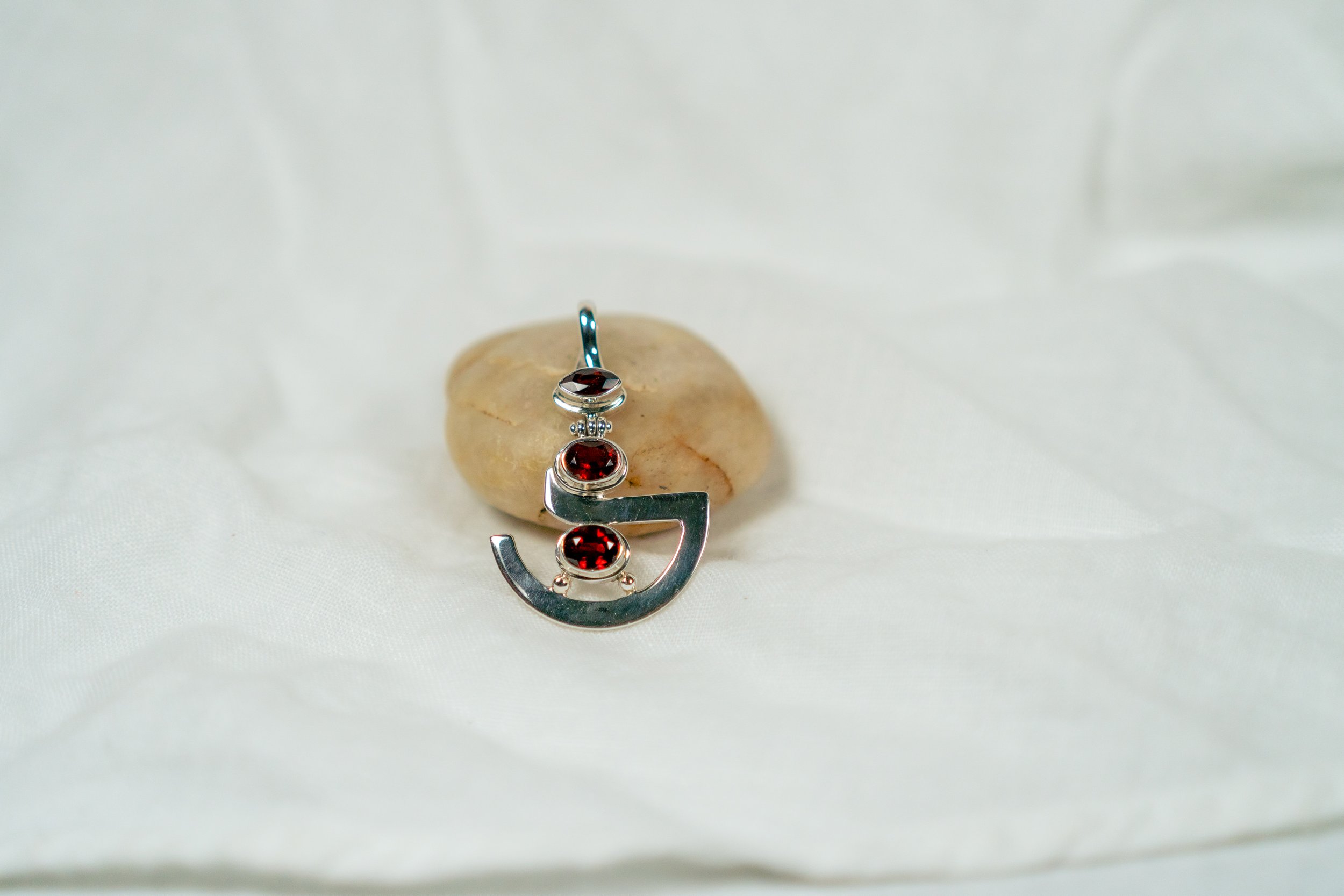 Garnet pendant 2.jpeg