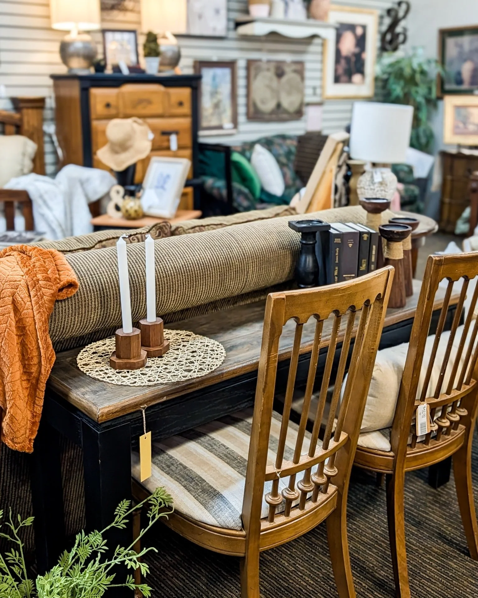 Shopping local = supporting dreams 💛
Every time you shop at The WAREhouse, you&rsquo;re helping a small business, local makers, and creative women doing what they love.
So thank you for choosing us for your home, your gifts, and your fun little &ldq