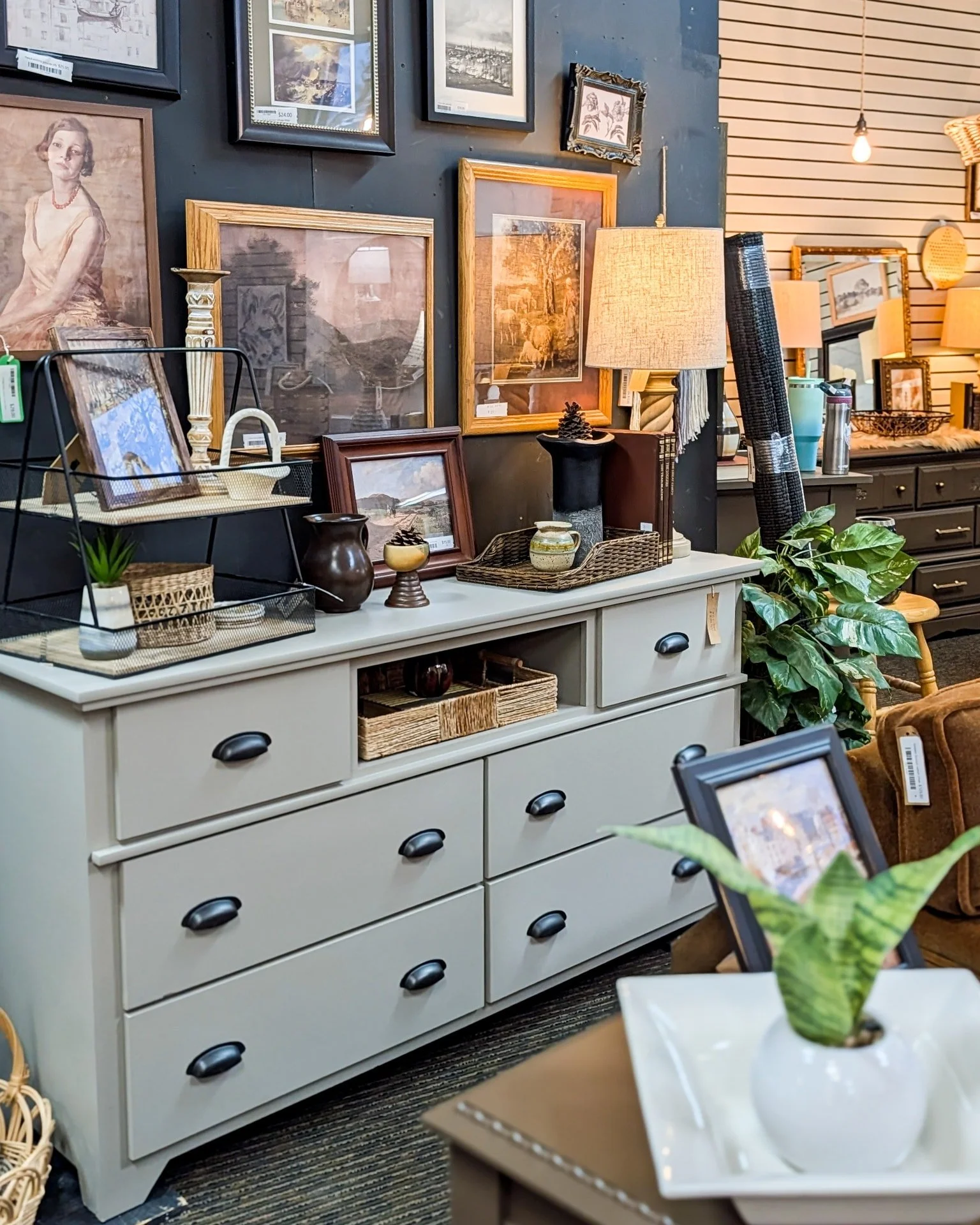 Friendly reminder: we&rsquo;re more than just furniture!
Home d&eacute;cor ✔️
Seasonal goodies ✔️
One-of-a-kind gifts ✔️
All the things you didn&rsquo;t know you needed ✔️
Whether you&rsquo;re redecorating a room or just treating yourself, we&rsquo;v