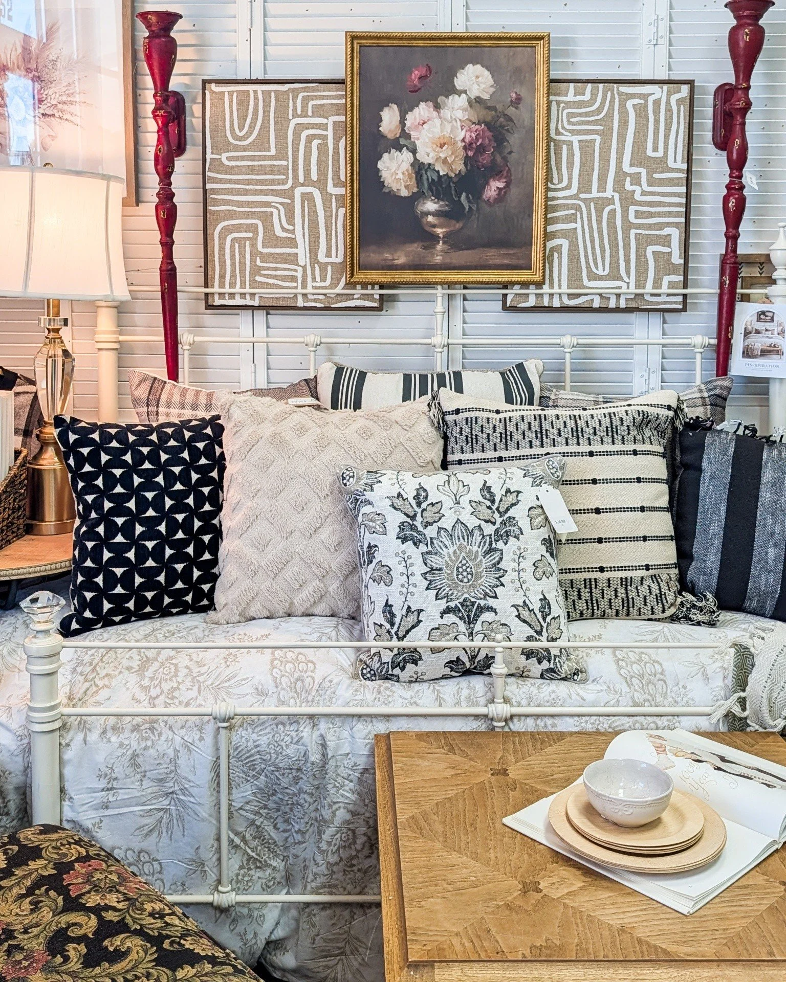 Little reminder before the weekend rush:
The perfect piece usually shows up when you least expect it. 👏

So yes&hellip;you should stop by &ldquo;just for a minute.&rdquo;
That&rsquo;s how all the best furniture stories begin. 😉
See you at the wareh