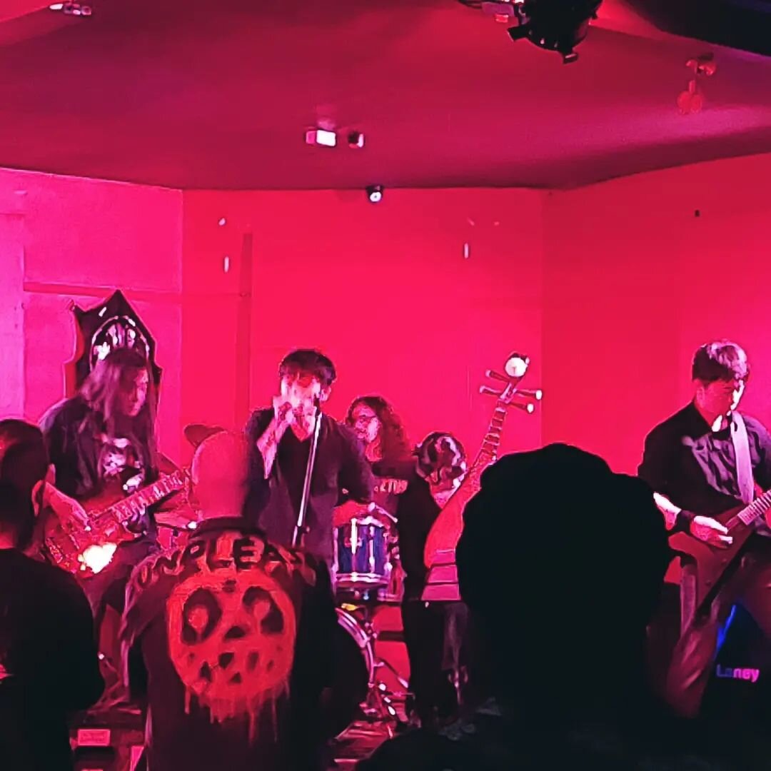 This is Lil Chii and they're like a Cantonese folk death metal band and they're sick hey 
.
.
.
.
.
.
#lilchii #metal #melbournemetal #thetote @lill_chii