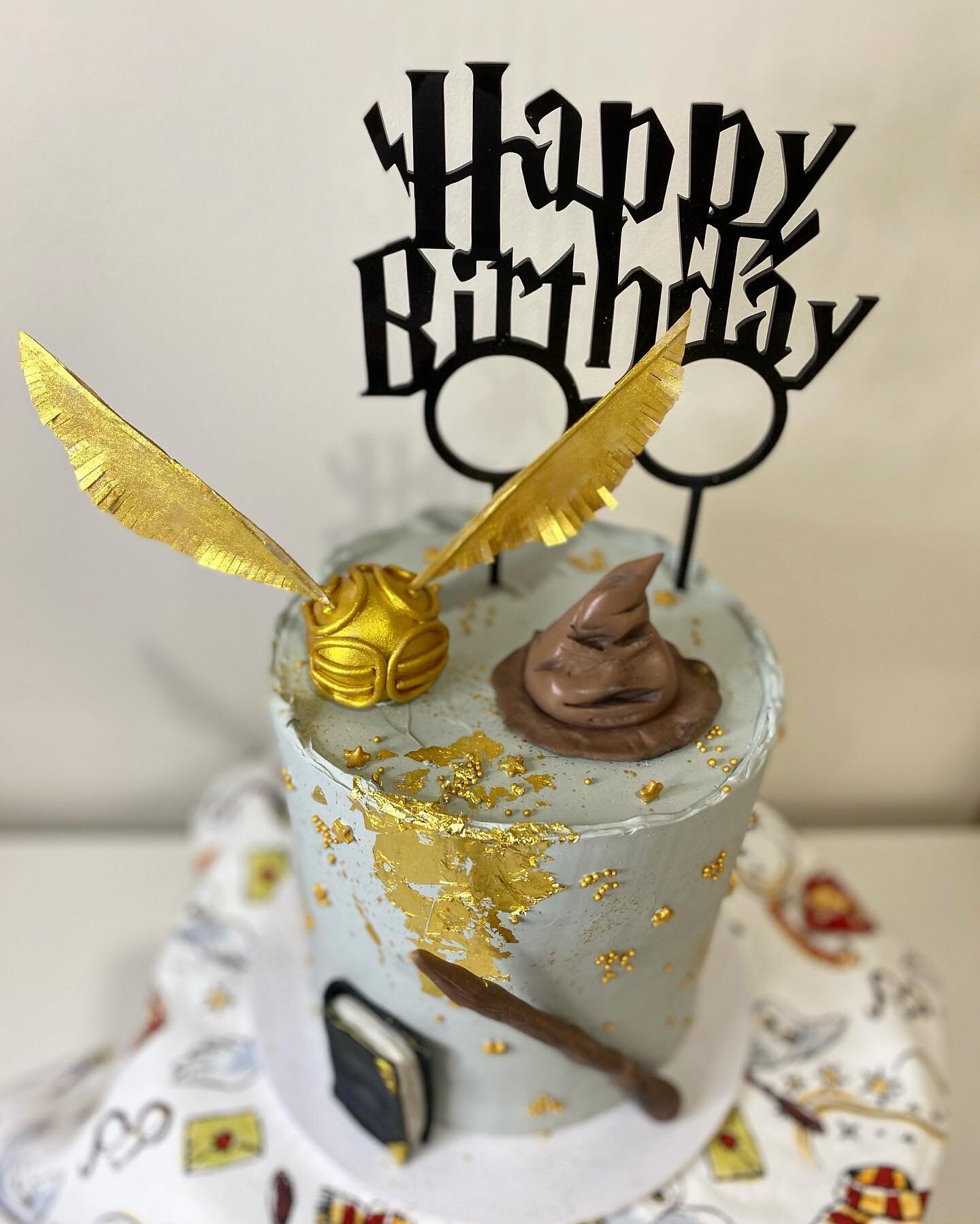This magical masterpiece deserved a spot on the grid too ✨🪄 

#harrypottercake #harrypotter #cakesofadelaide #birthdaycake #adelaidecakes #weddingcakes #adelaideweddingcakes