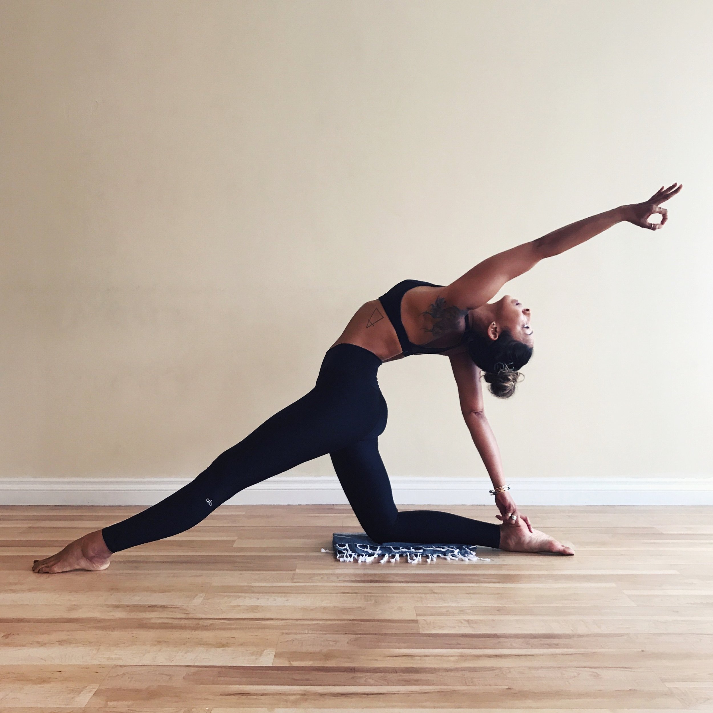 Woman Yoga Master Performing Yoga Workout Pose Archer Pose Variation With A  Yogic Toe Lock Stock Photo - Download Image Now - iStock