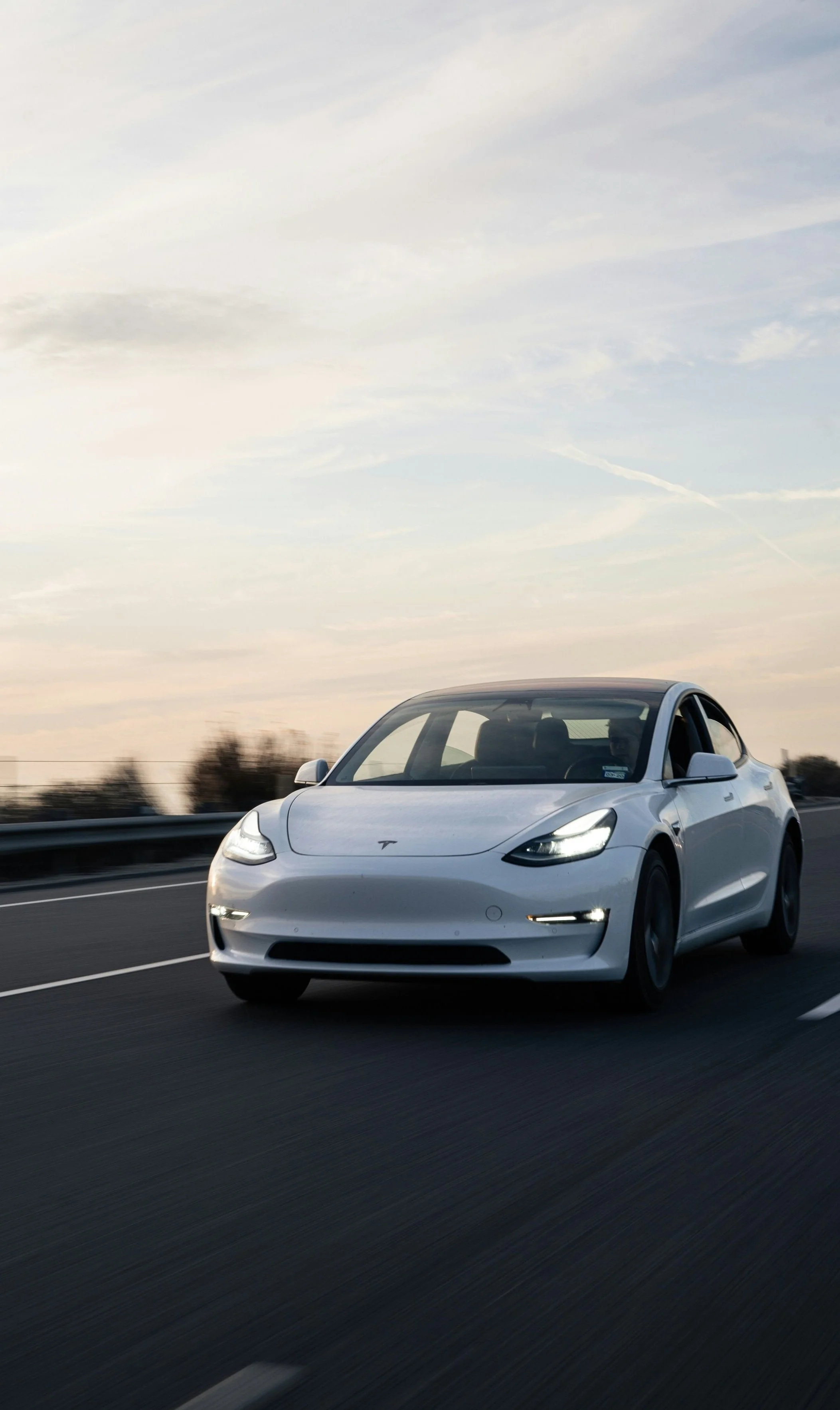 How Does Tesla’s One-Pedal Driving Simplify the Driving Experience?