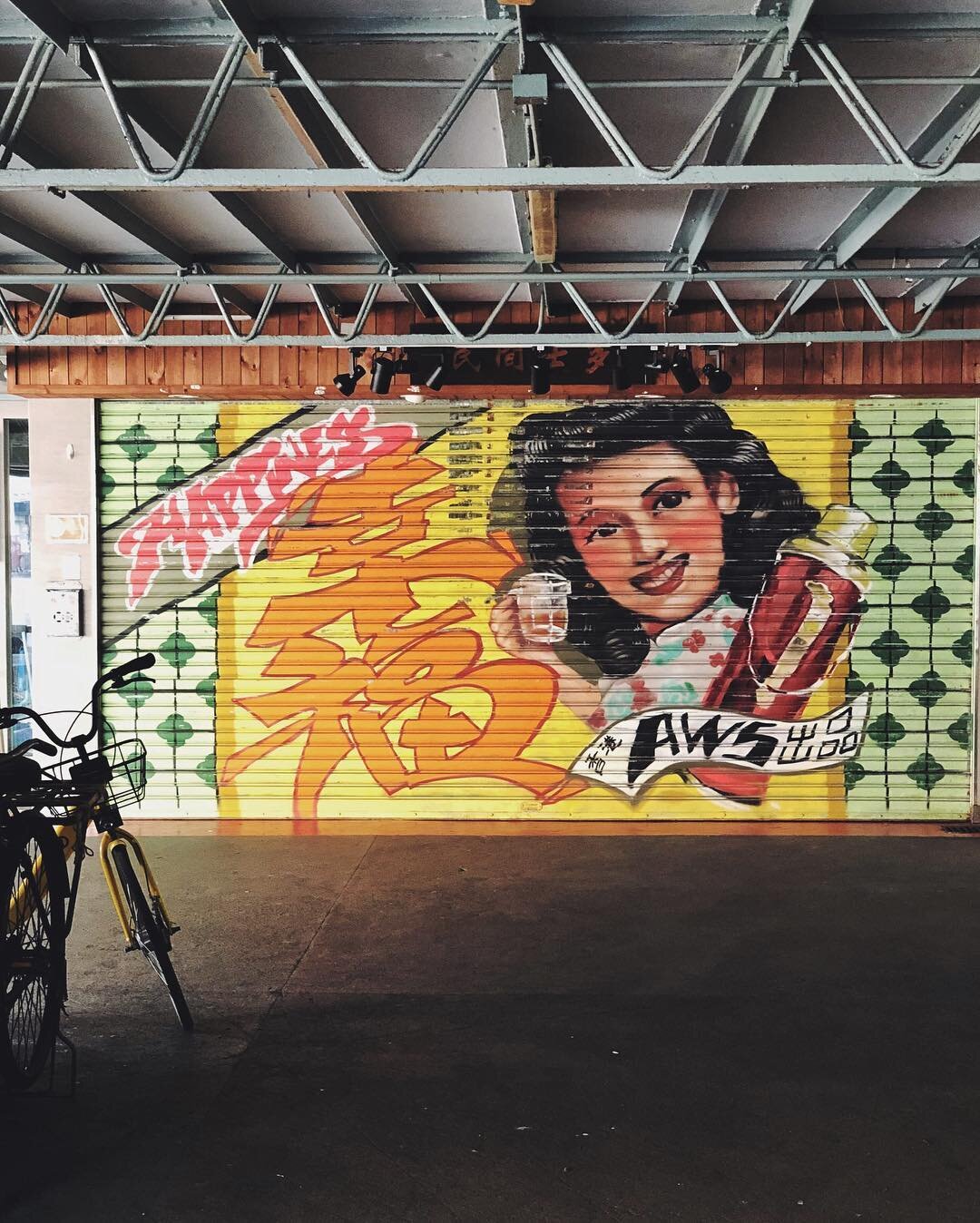 Happy #fbf ! I completely spaced and never posted any pics from my short visit back to Hong Kong. Oops! I loved this mural at the TST Star Ferry. One early morning. At 8am to meet @nashker.....😴
.
.
Also, if anyone wants to eat delicious food in LA 