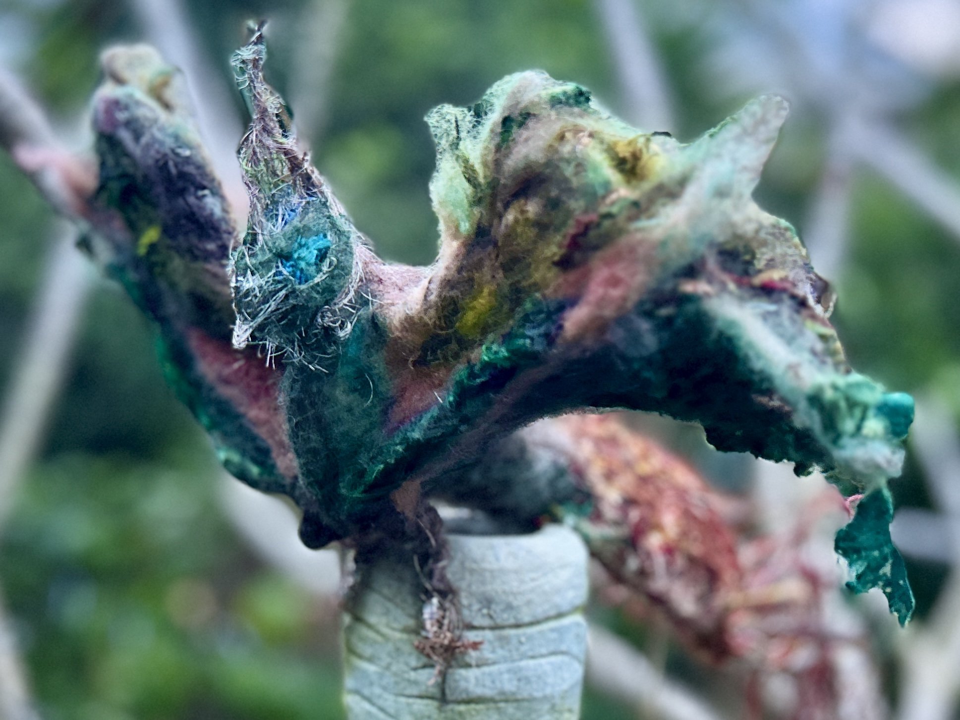 TOPKNOT PIGEON
armature wire, netting wire, mulberry paper, thread
and dye, 45cm x 30cm.
