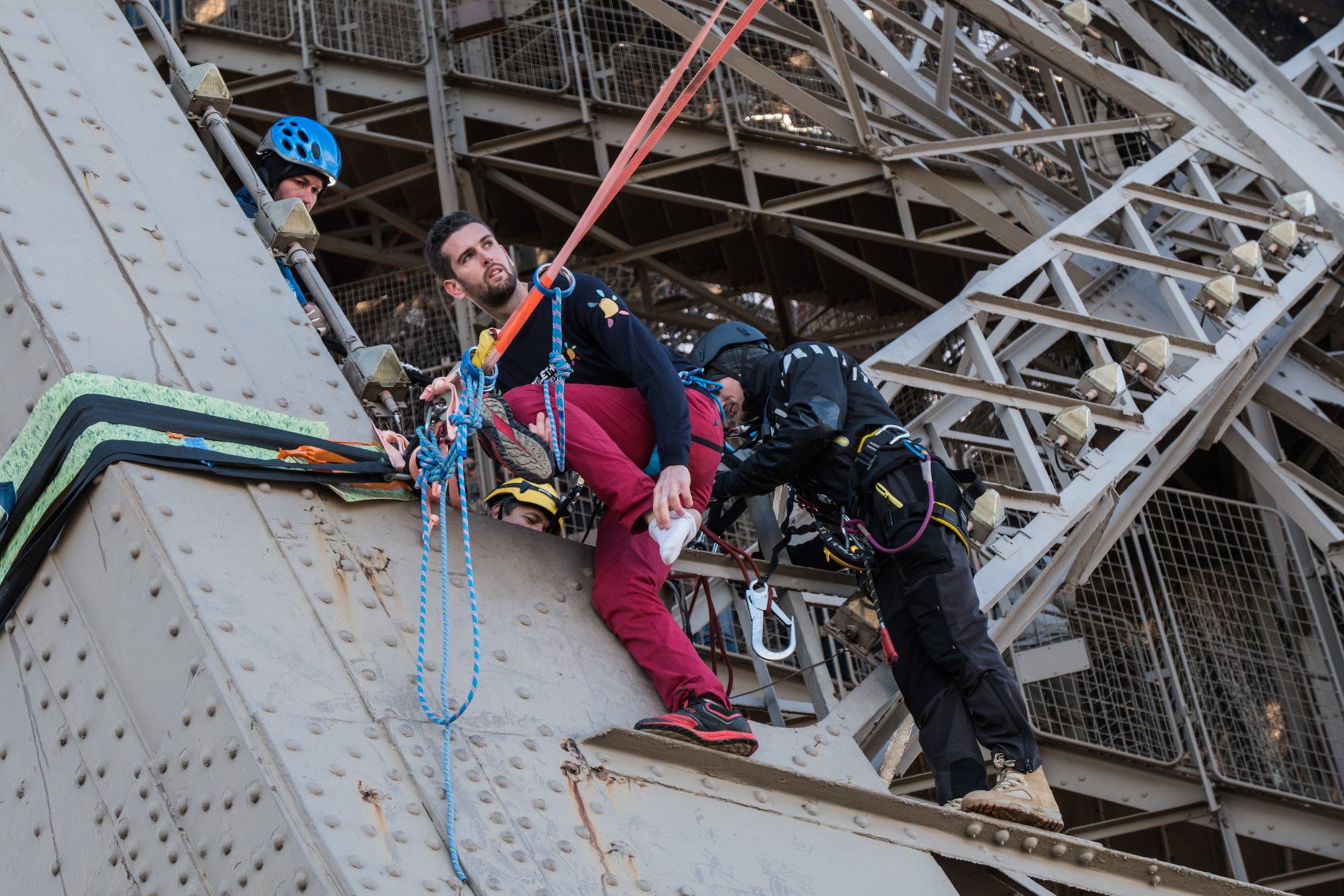 France - Extreme sports - Slackline - world recorld in Paris for