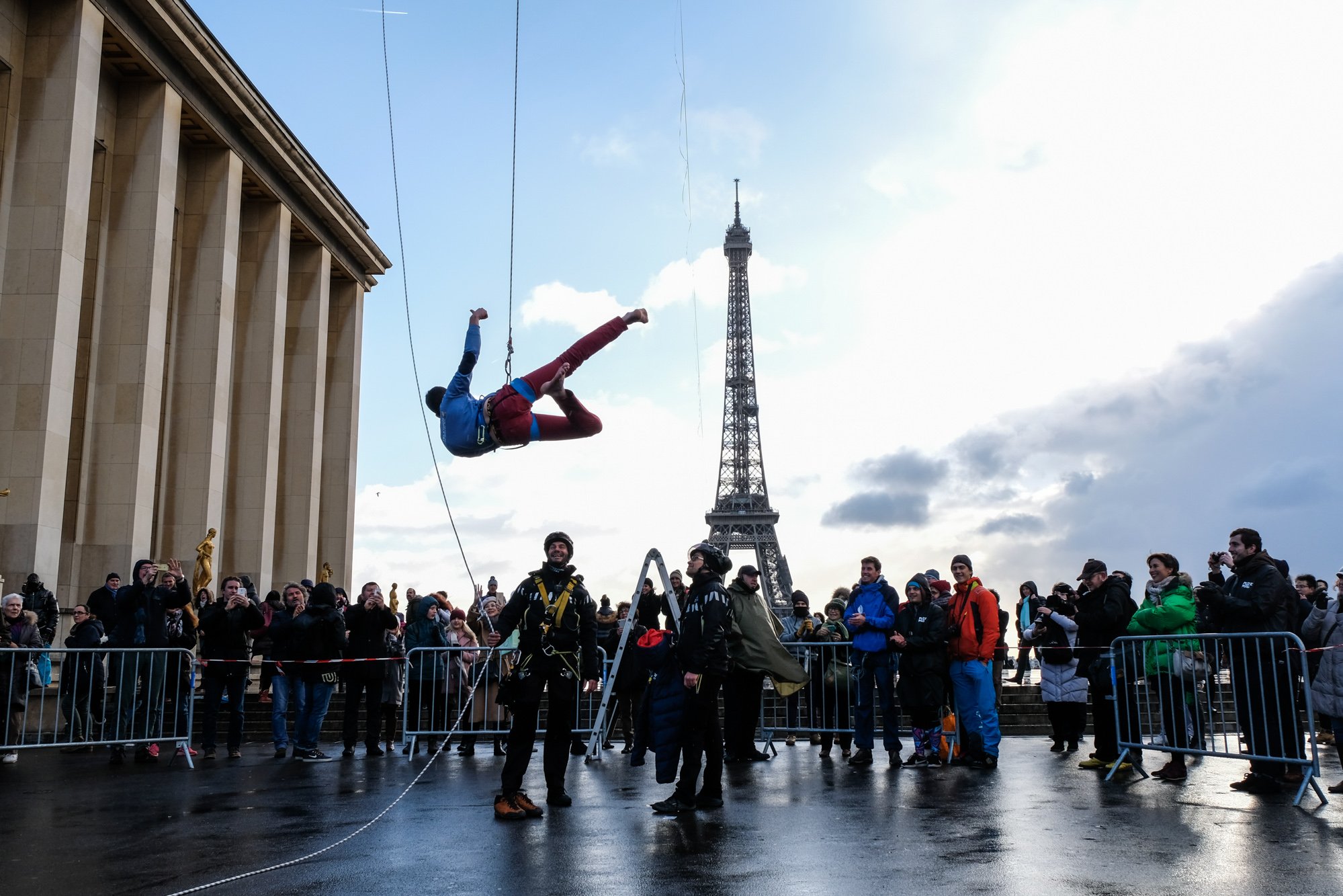 France - Extreme sports - Slackline - world recorld in Paris for