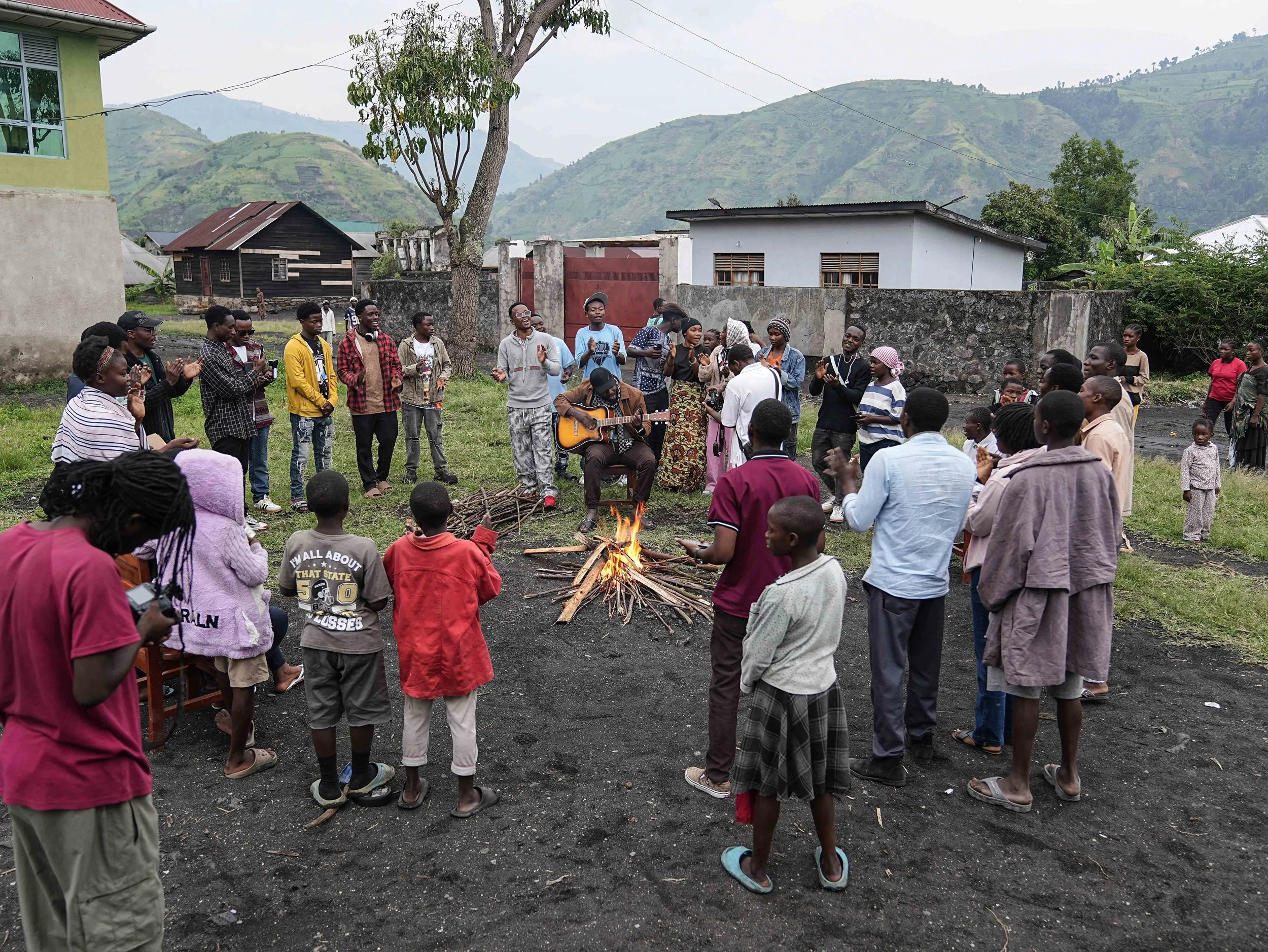 SLAM - 6 Mercredi 19 novembre 2025, après plus d_un an de silence forcé, la voix du Masisi slam s_est faite entendre à nouveau.JPG