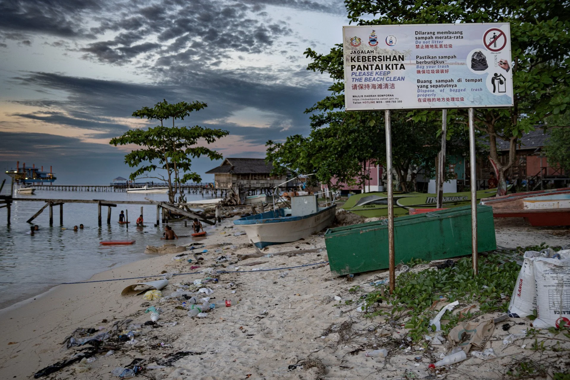 Auroux-Gilles-Bajau Laut19.jpg