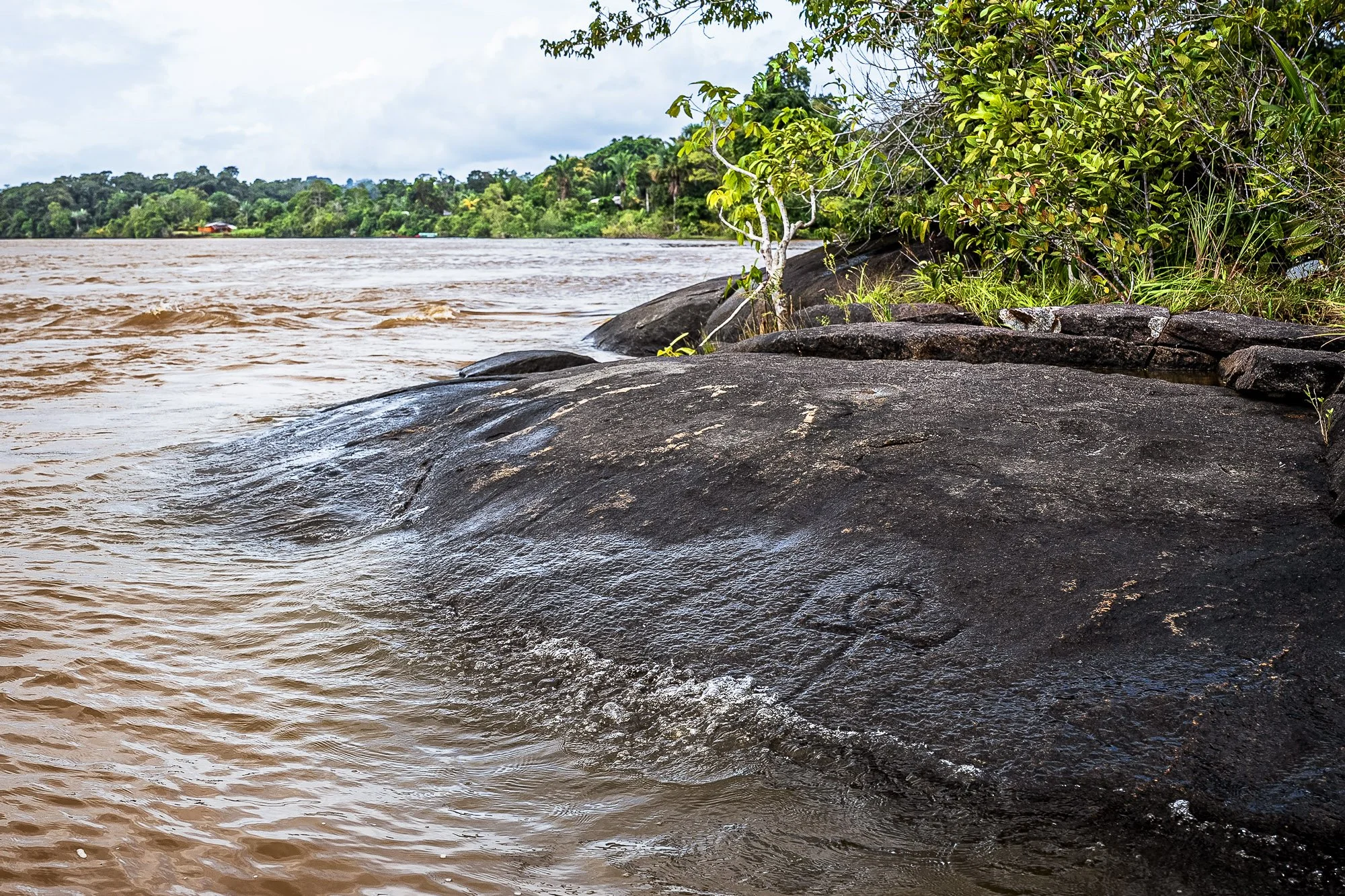 20Guyane-traces-amerindiennes-Diane-Edorh-Bénédite.jpg