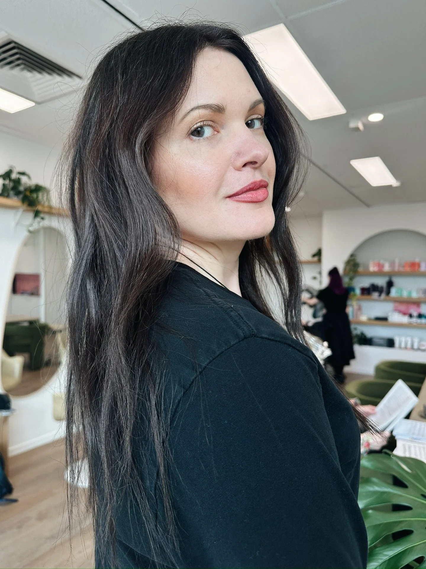 I R I N A ✨ Dark brunette + beach wave by @elyselouise_salonalias