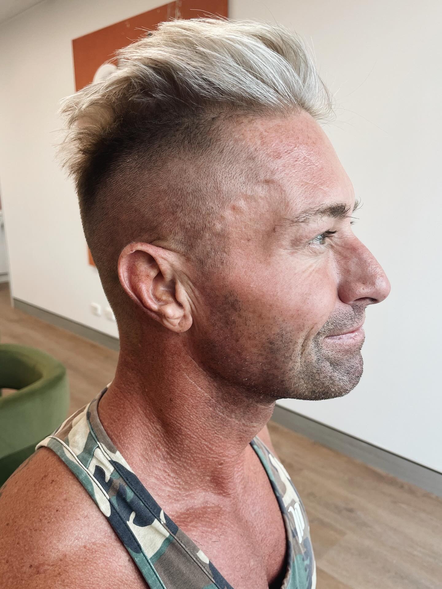 Light and bright for Tamlan this week by @emma_salonalias ✨

Emma has been training on her balayage and foiling techniques and has been smashing it!!

Fresh ✂️ by our besties @flintbarbers.studio