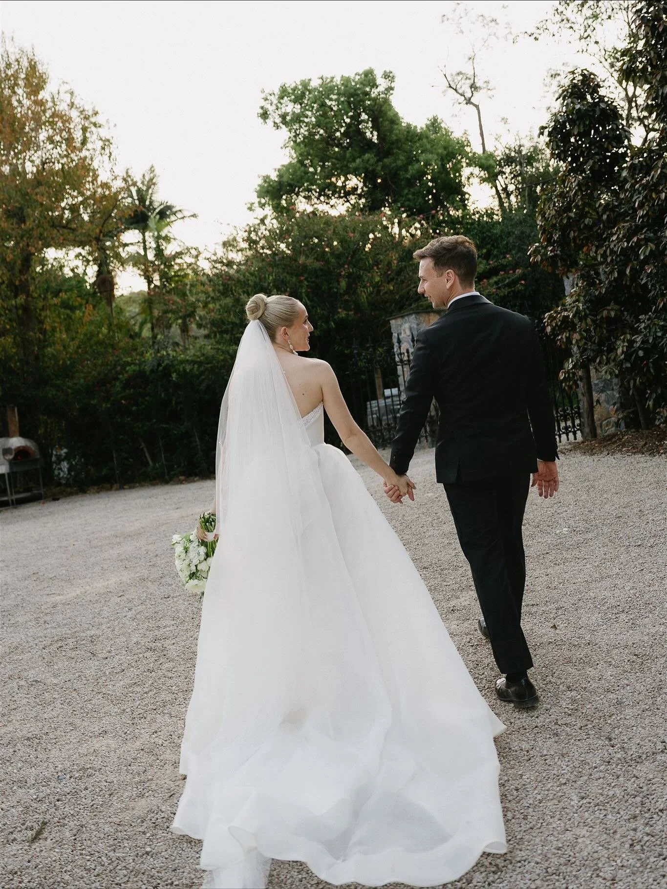 Chelseas day! 

Simply beautiful ✨

I&rsquo;m normally not your wedding hair gal, but we had the most amazing time looking after Chelsea and her gorgeous bridal party. How incredible does she look?! ✨🥰

Hair - @elyselouise_salonalias &amp; @marselly