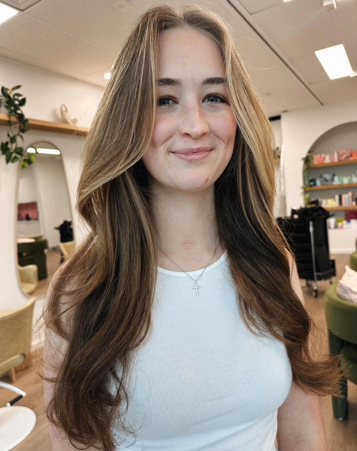 Cut and style by @elyselouise_salonalias for Bryn ✨

Styled with @kevin.murphy 

(Can you believe this is Bryns natural colour?! So gorg!!)