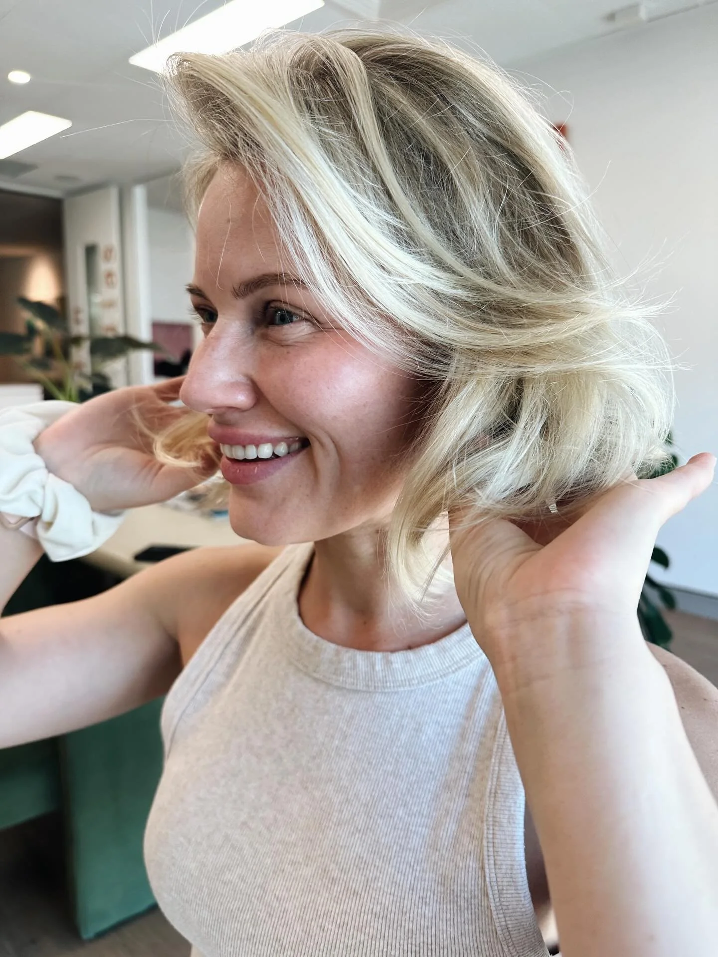 Fresh blonde for @soph_snowy last week ✨ 

Colour and style - @elyselouise_salonalias 
Cut - Marion