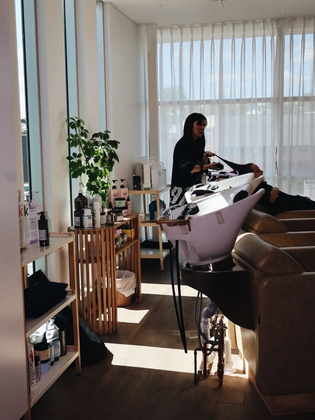 By the basin @elyselouise_salonalias