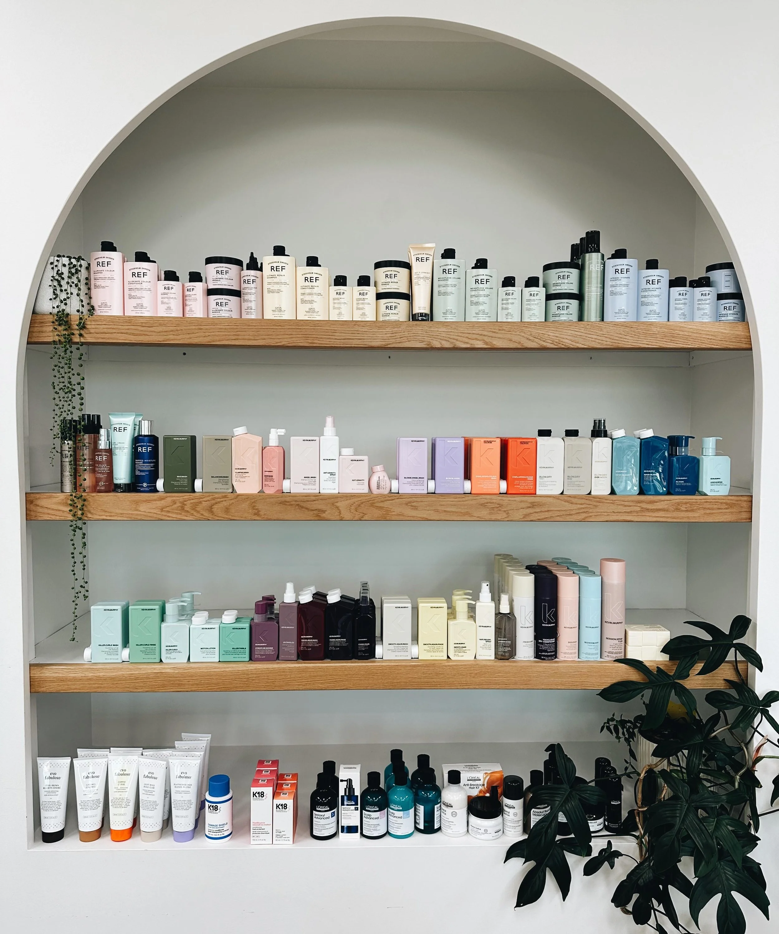 All the best products 💁🏻&zwj;♀️

@refstockholmofficial @kevin.murphy.australia @lorealpro @k18hair
