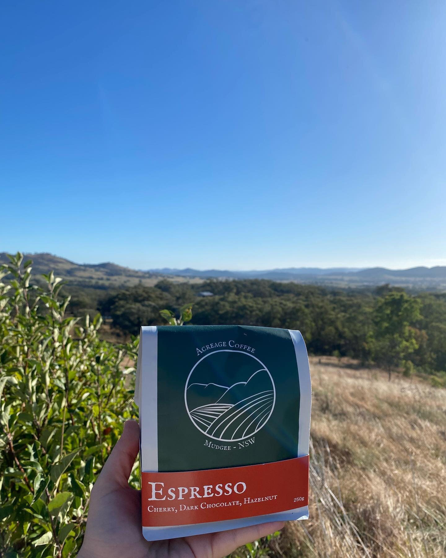 Nothing like opening a fresh bag of Espresso coffee on a beautiful Mudgee morning. If you need yours catch us at @mudgeefarmersmarket tomorrow morning! 8:30am - 12:30pm.  #coffeeroaster #specialtycoffee #visitmudgeeregion #supportlocalbusiness