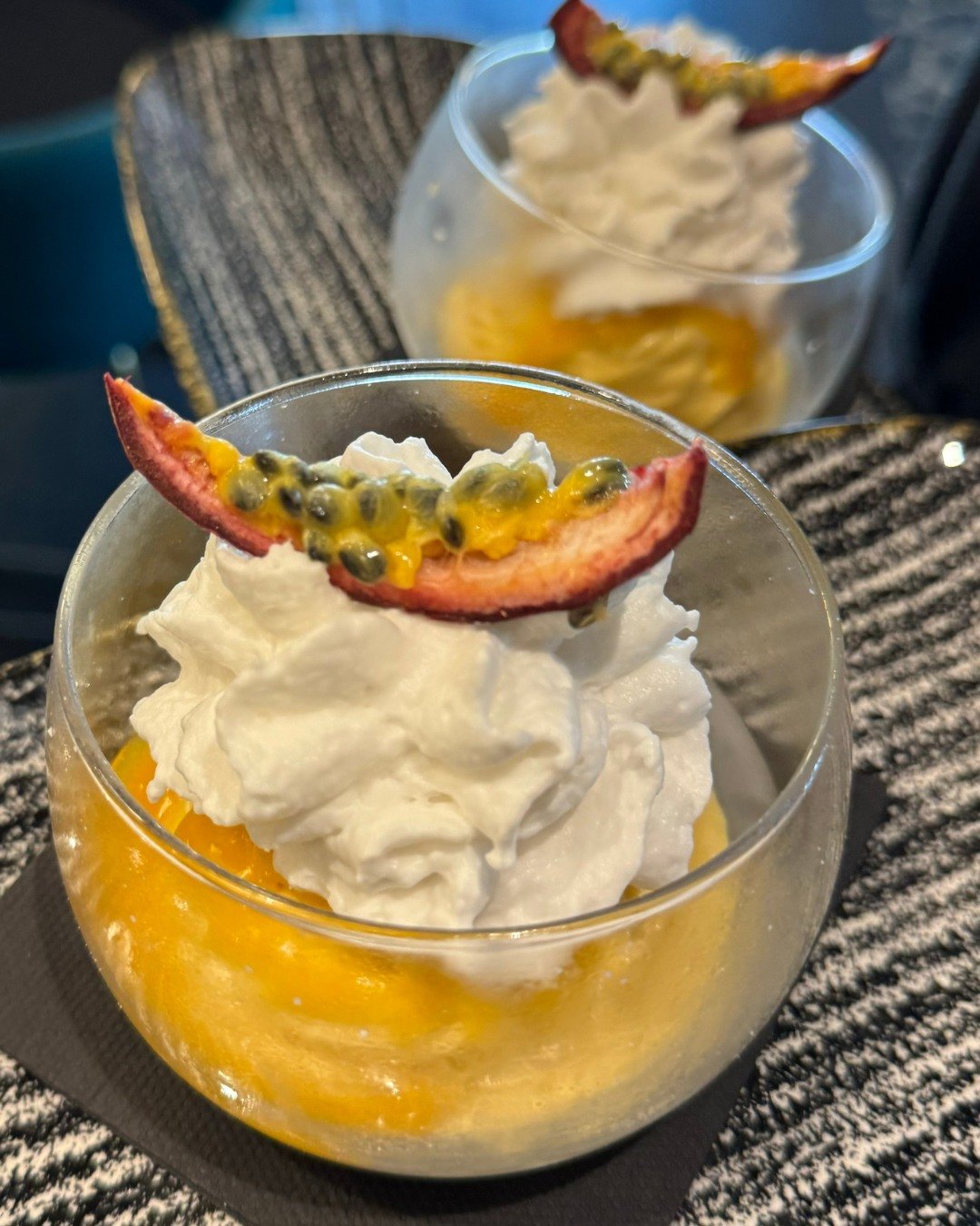 🍽️Du mercredi au samedi, le VICTORIA propose une formule le midi :

➡️​entr&eacute;e+plat ou plat+dessert &agrave; 16,90&euro; 
ou 
➡️​entr&eacute;e+plar+dessert &agrave; 20,90&euro; 

Voici quelques exemples de desserts que vous pourriez retrouver 