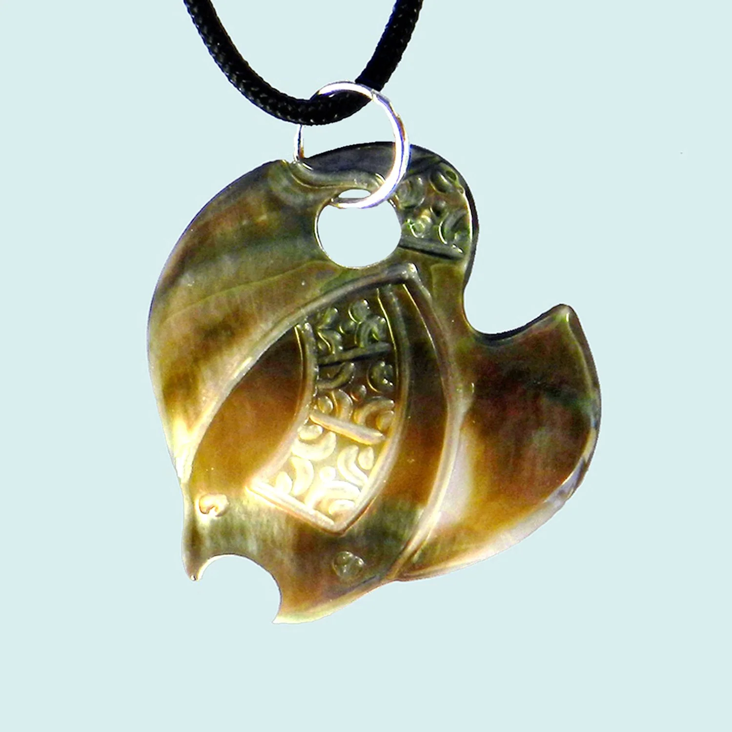 Pendentif tortue en nacre multicolore 