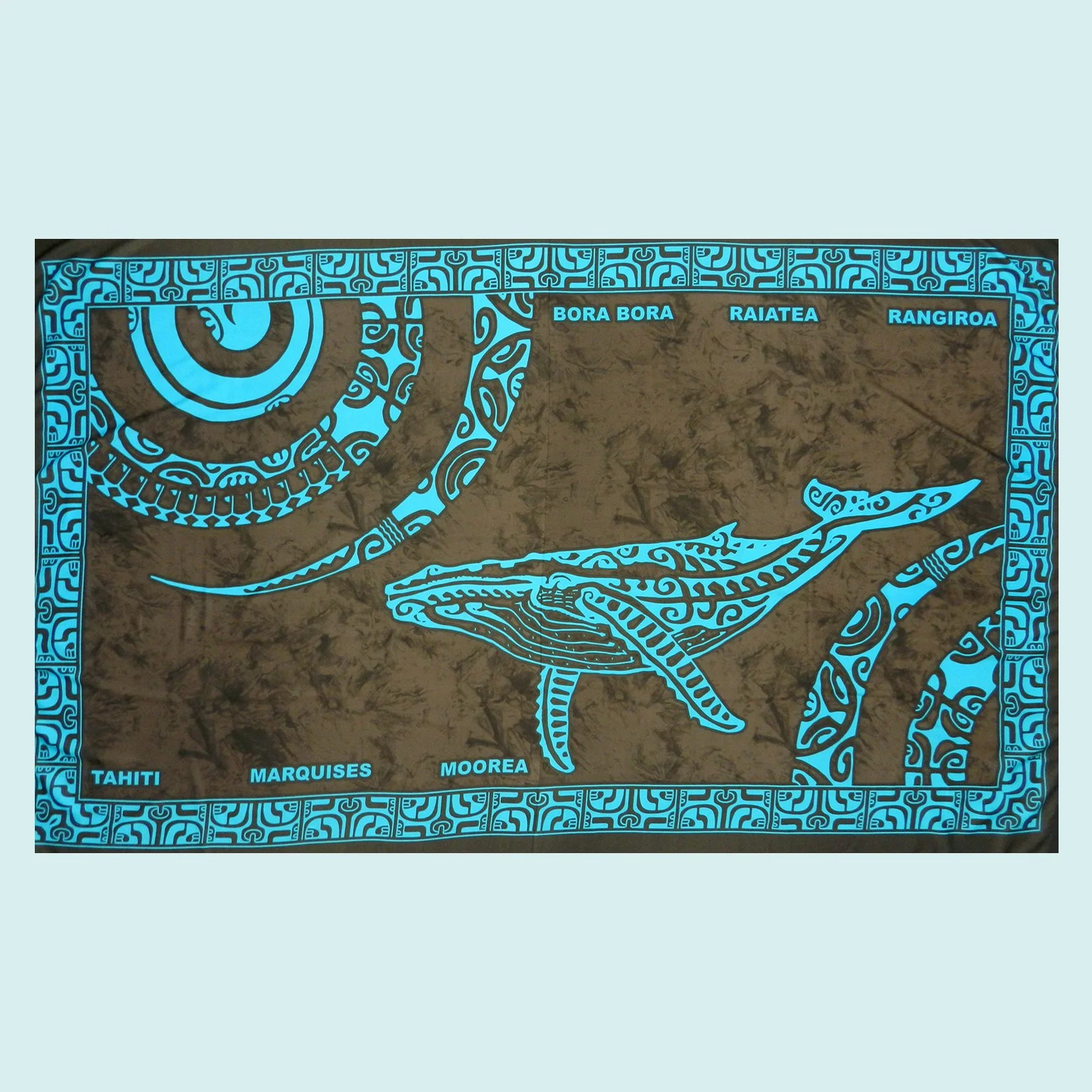 Paréo marron baleine motif maohi || PAV032