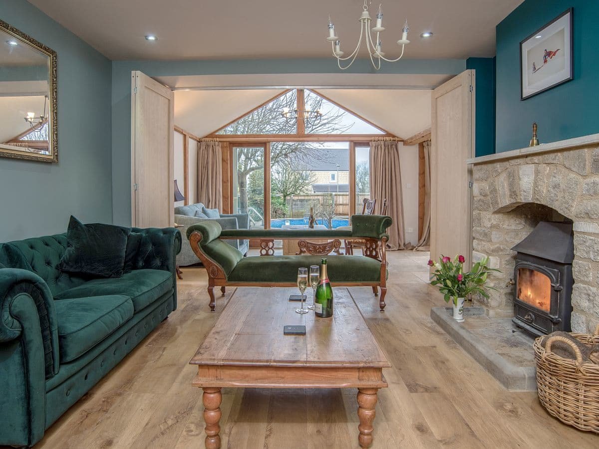 Living room that can be open plan or separated into a snug for evenings in the house while you vacation in the Cotswolds.
