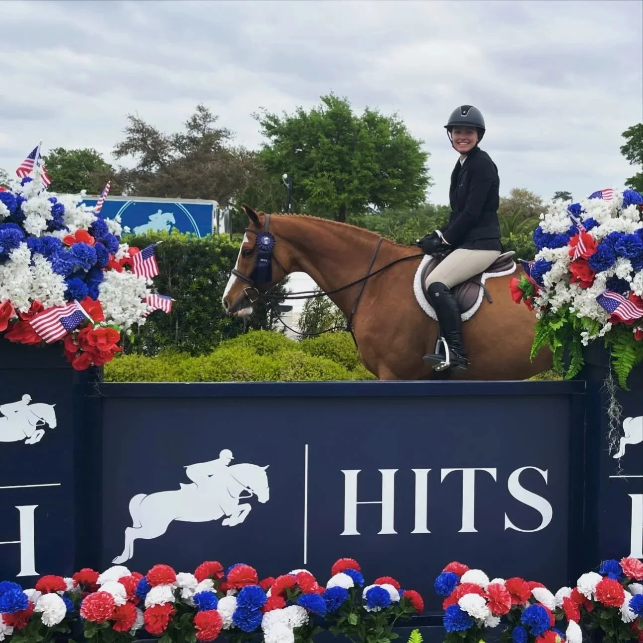 Facetime wins a class at HITS with owner / rider Zoe Grutkowski