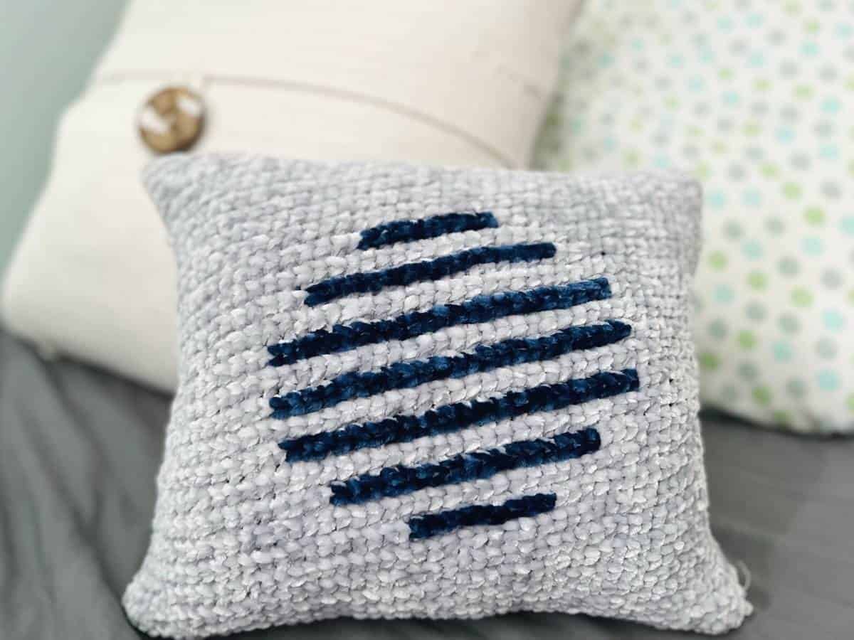 crochet-throw-pillow-2.jpg