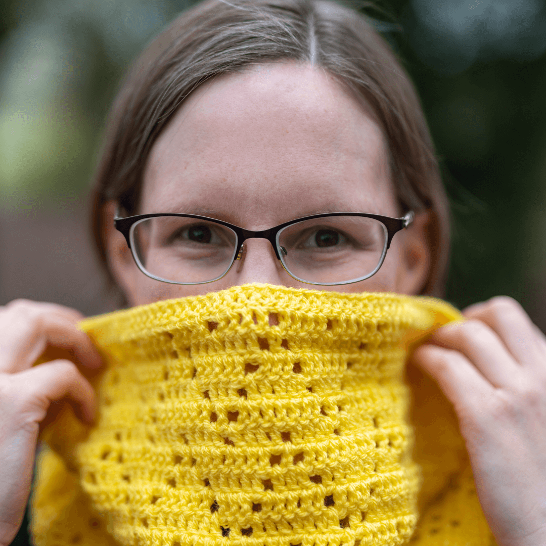 yellow caitlin zigzag cowl square tiny.png