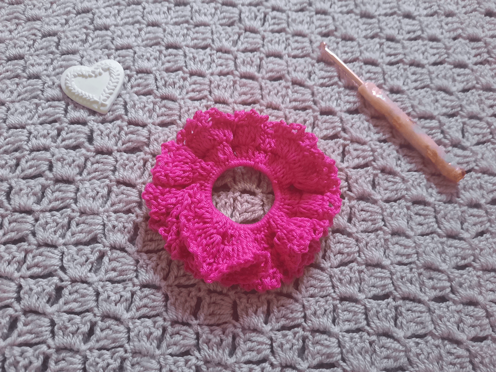 cotton scrunchie, selina veronique png tiny.png