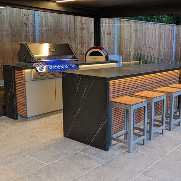 Re-visiting an installation by @cubic_outdoor_kitchens with an amazing finish including waterfall ends and lamella hardwood cladding.
Drop us a DM if you would like a quote for a stunning Cubic outdoor kitchen.

#outdoorkitchen #cubicoutdoorkitchens 