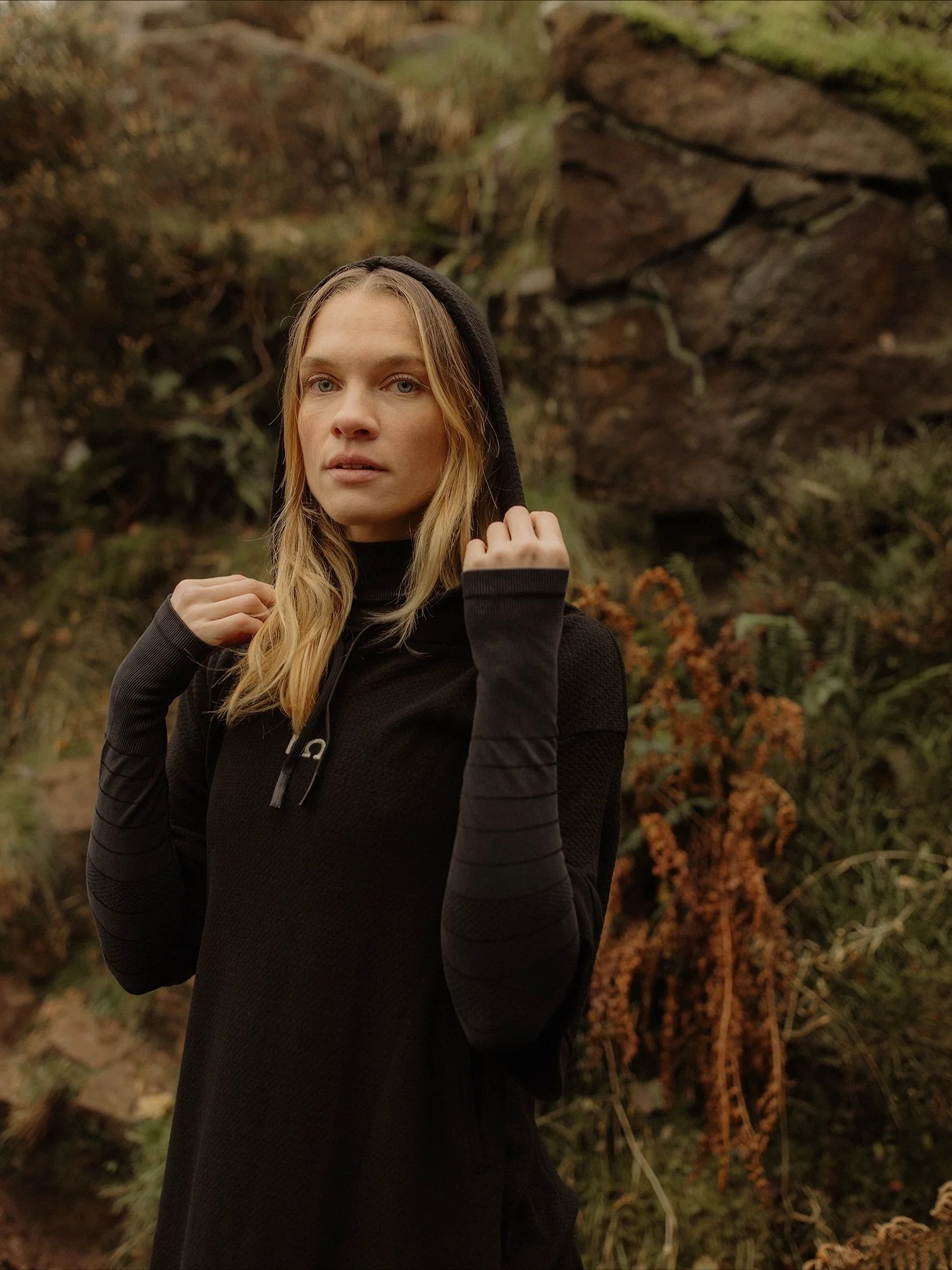 Layer up for the colder months with our long sleeve Themis and cosy Eris hoodie ❄️
The Themis keeps your wrists warm with its integrated thumb holes, and the Eris is naturally soft, unisex and purposefully oversized. Ideal for yoga mornings or slow