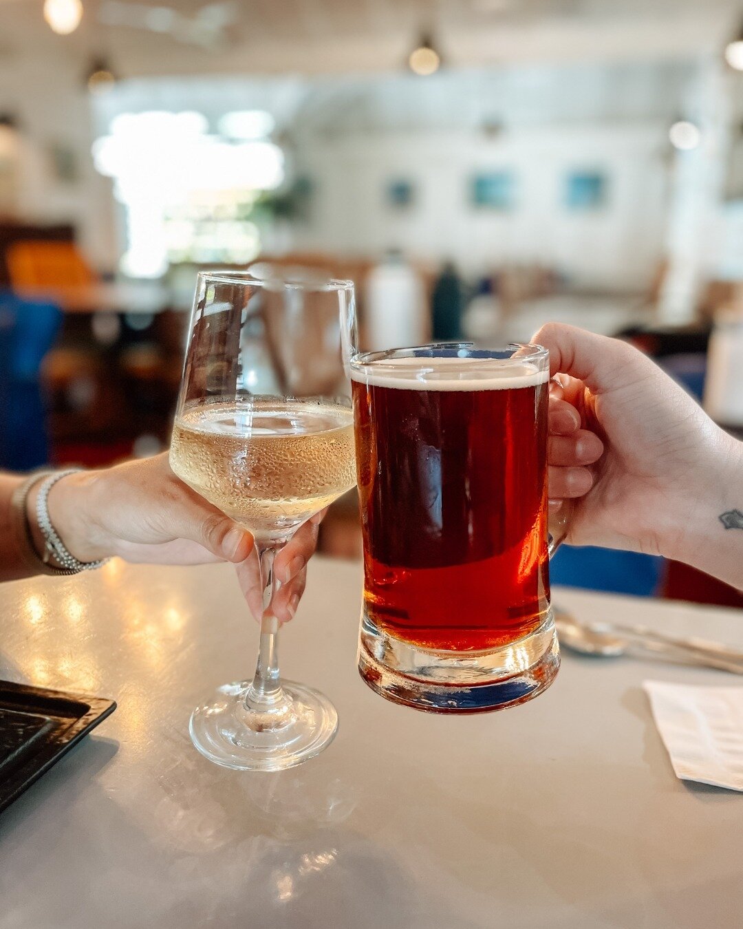 Cheers! 🍻 Which drink are you choosing? A glass of white wine or a pint of beer? Let us know in the comments!

Give us a call at (246) 432-1246, or use the link in our bio to reserve your table!

#meathouse #pub #barbados #restaurant #liveentertainm