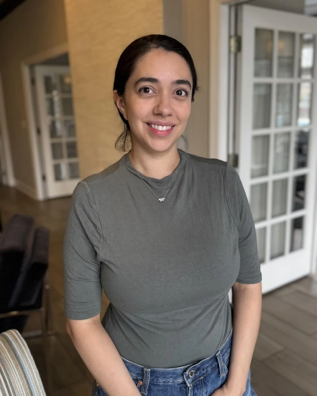 A photo of Dr. Lauren Navarrete PT, DPT- a pelvic floor PT at Vivid Women's Health Pelvic Floor PT in Newtown, PA.