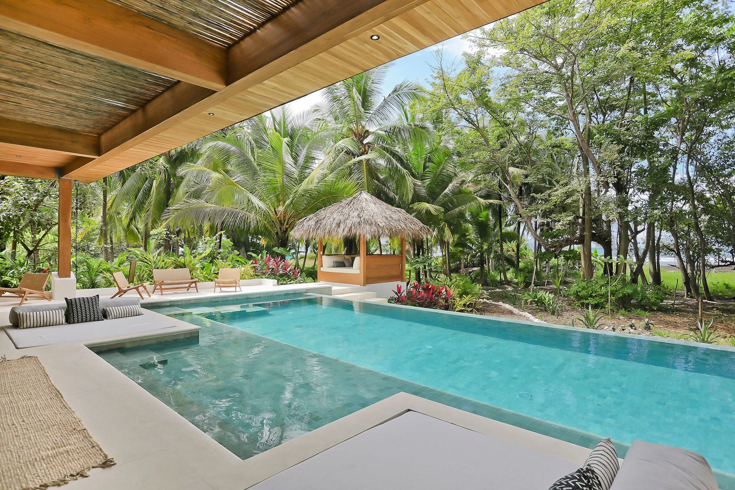 Tidal pool at Pasha Beachfront House