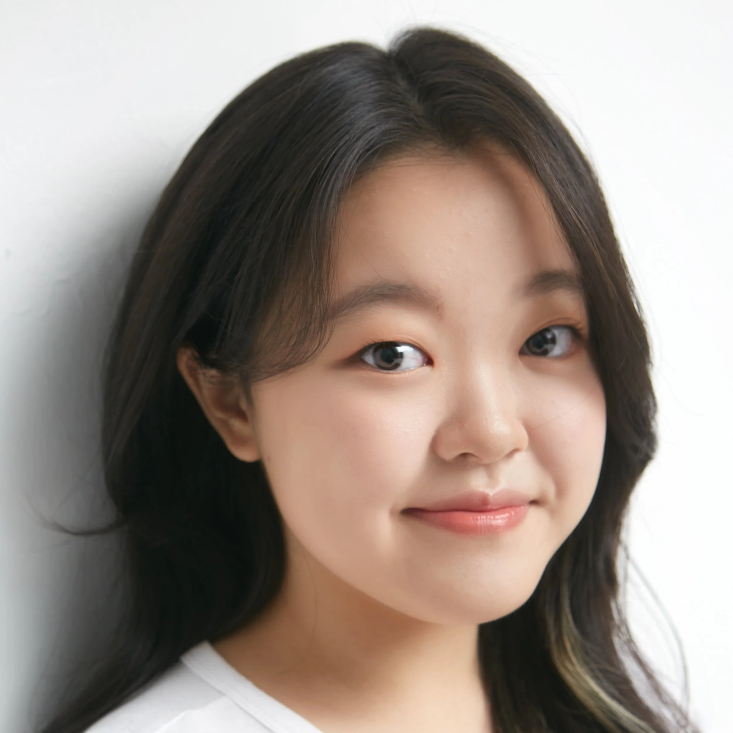  Emily Hua  A marketing intern at the Holmes Center for Entrepreneurship and is excited to bring her passion to the Naturally Minnesota team. Growing up in rural South Dakota inspired her deep appreciation for sustainability and natural innovation th