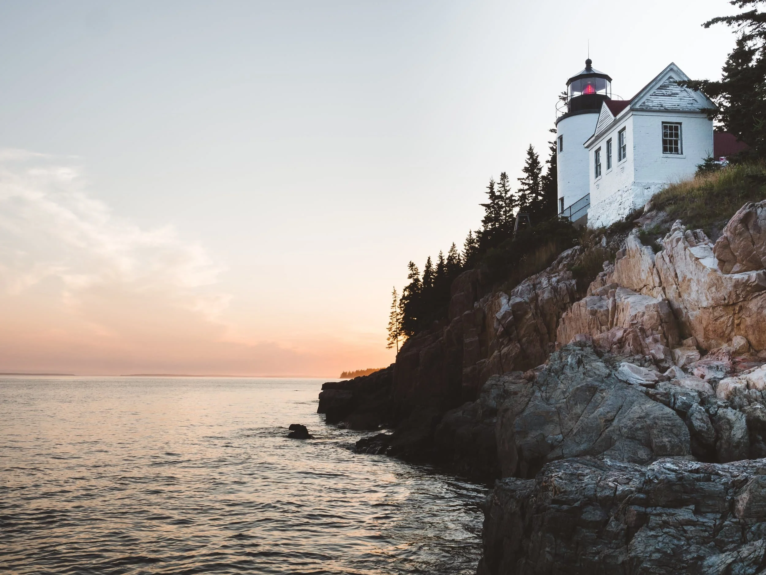 Lighthouse in Maine symbolizing a registered dietitian nutritionist in South Portland Maine