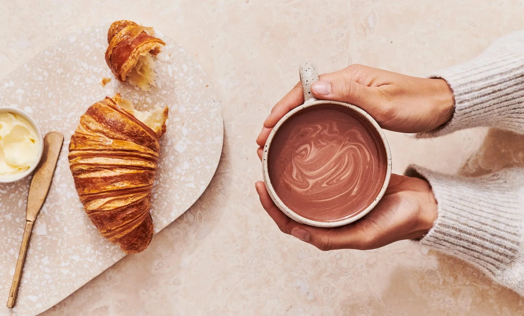 Hot_Chocolate_Hands_75430.jpg