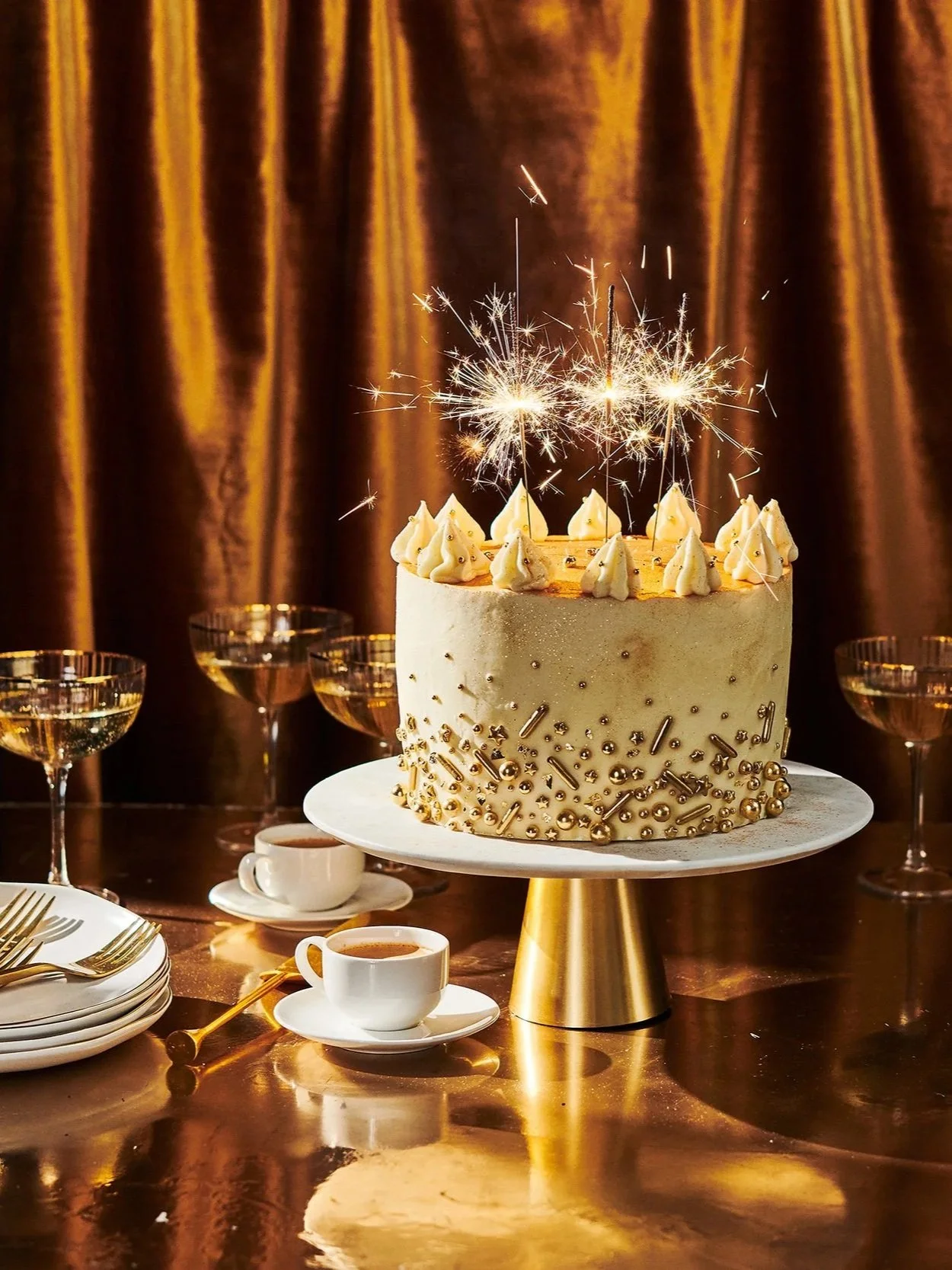 Anniversary_10_Final_Toast_Gold_Cake_0525_123496.jpg