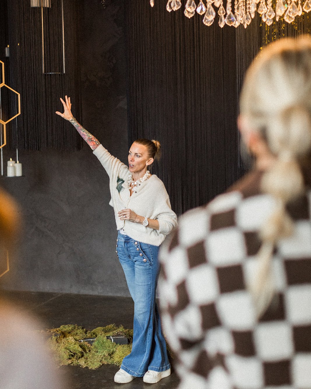 Shannon with @theoliveandpoppy created such an amazing, unique, and colorful entry installation. She creates designs that go beyond flowers and are out-of-the-box in the best way possible! We were so lucky to have her mind to share with everyone in a