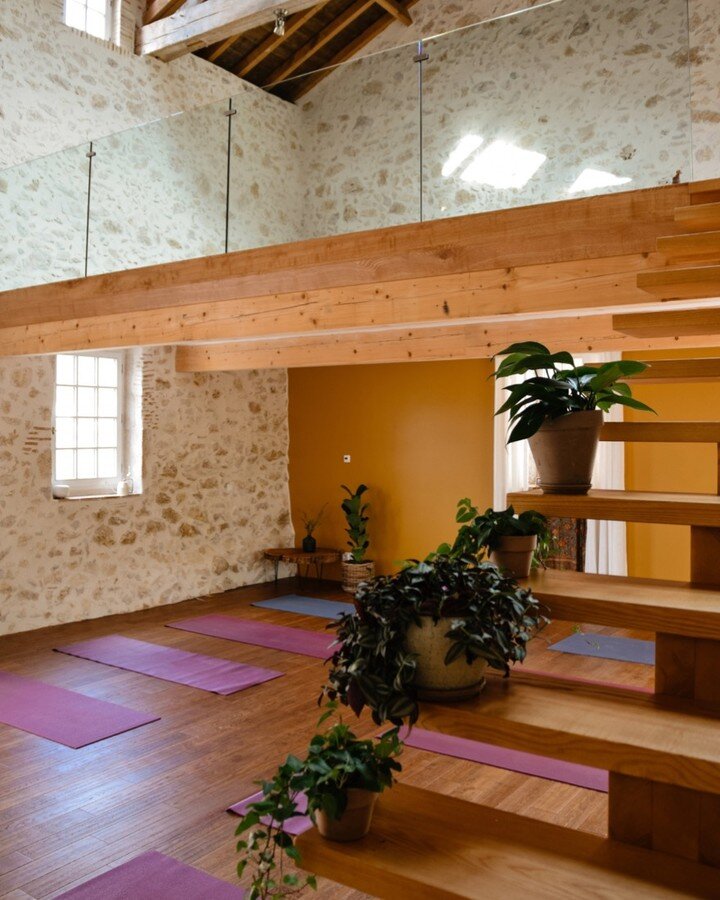 From a derelict cow barn to an inspirational yoga shala. We started renovating the site at the end of 2019. After years of hard work we are now delighted to announce its completion, hosting our first ashtanga retreat with @philippaasher_ashtanganirvr